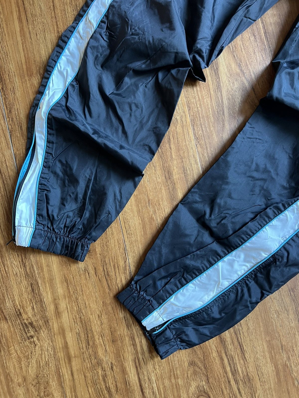 Vintage × Wilson Cool Vintage Y2K Wilson Athletics nylon track pant tennis Size US 30 / EU 46 - 3 Thumbnail
