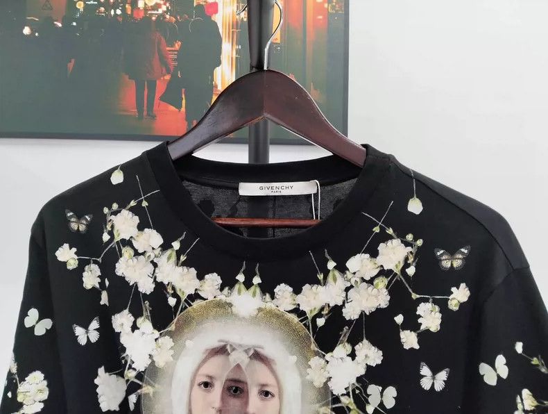Givenchy Givenchy T-Shirt S Size Size US S / EU 44-46 / 1 - 3 Thumbnail