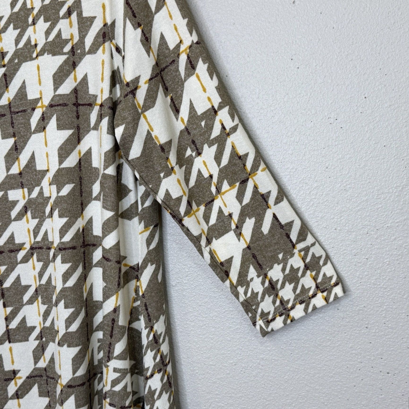 Vintage VINTAGE Attitudes by Renee Casknit Asymmetric Hem Green Houndstooth Tunic Top Women's Size Medium 3/4 Sleeve Round Neck Rayon Blend Size M / US 6-8 / IT 42-44 - 3 Thumbnail