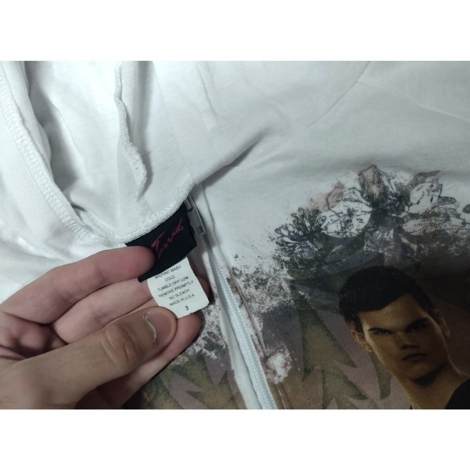 Hot Topic VINTAGE Twilight Movie TV Hot Topic Rare Hoodie 3 Breaking Dawn Retro Zip Emo Shirt? Size XS / US 0-2 / IT 36-38 - 3 Thumbnail