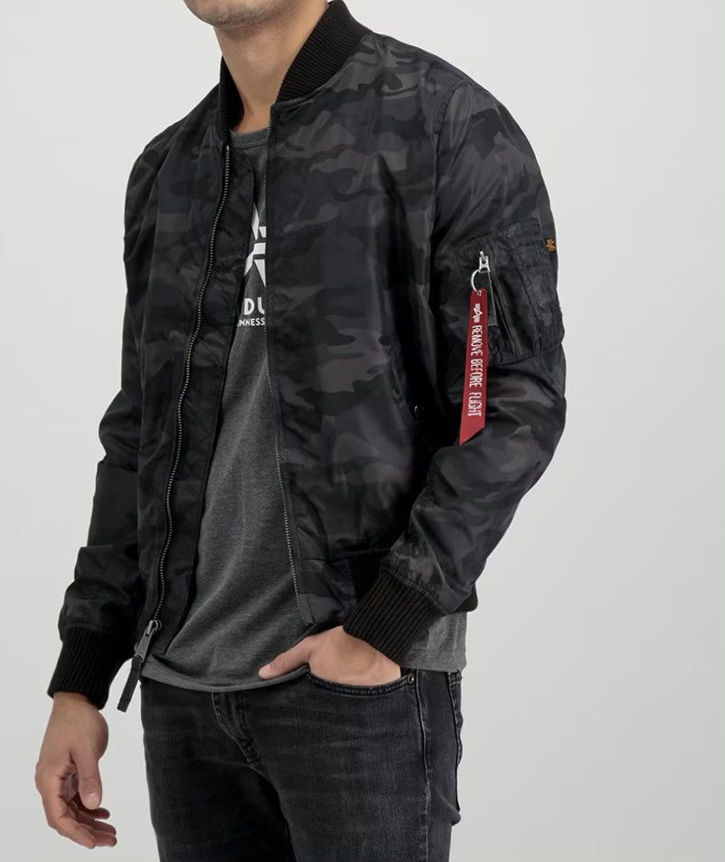 Alpha Industries Alpha Industries camouflage "MA-1 Nylon Bomber Jacket Size US M / EU 48-50 / 2 - 1 Thumbnail