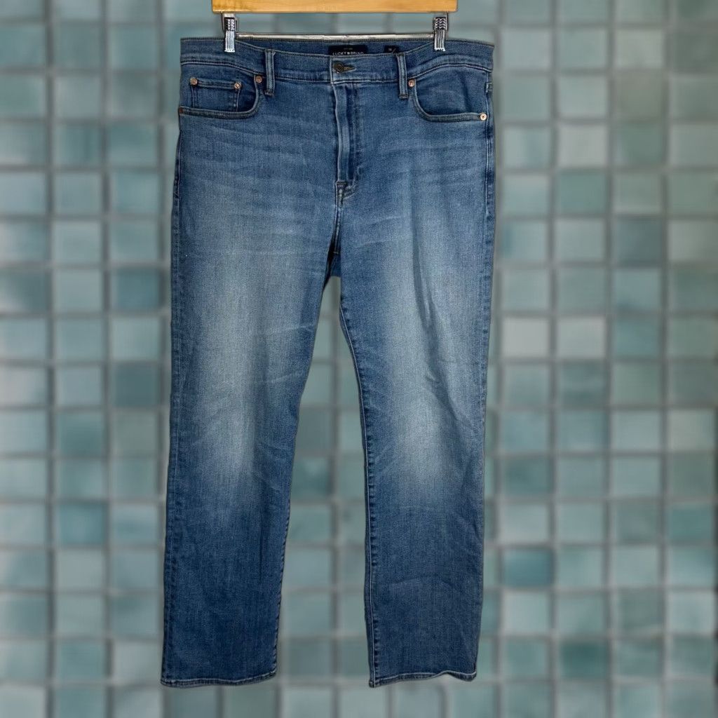 Lucky Brand Lucky Brand Mens Jeans Straight Leg Medium Wash Blue Denim Size 36 x 32 Regular Rise 10-12 Inseam 32 Waist 36 Button Zip 5-Pocket Size US 36 / EU 52 - 1 Thumbnail