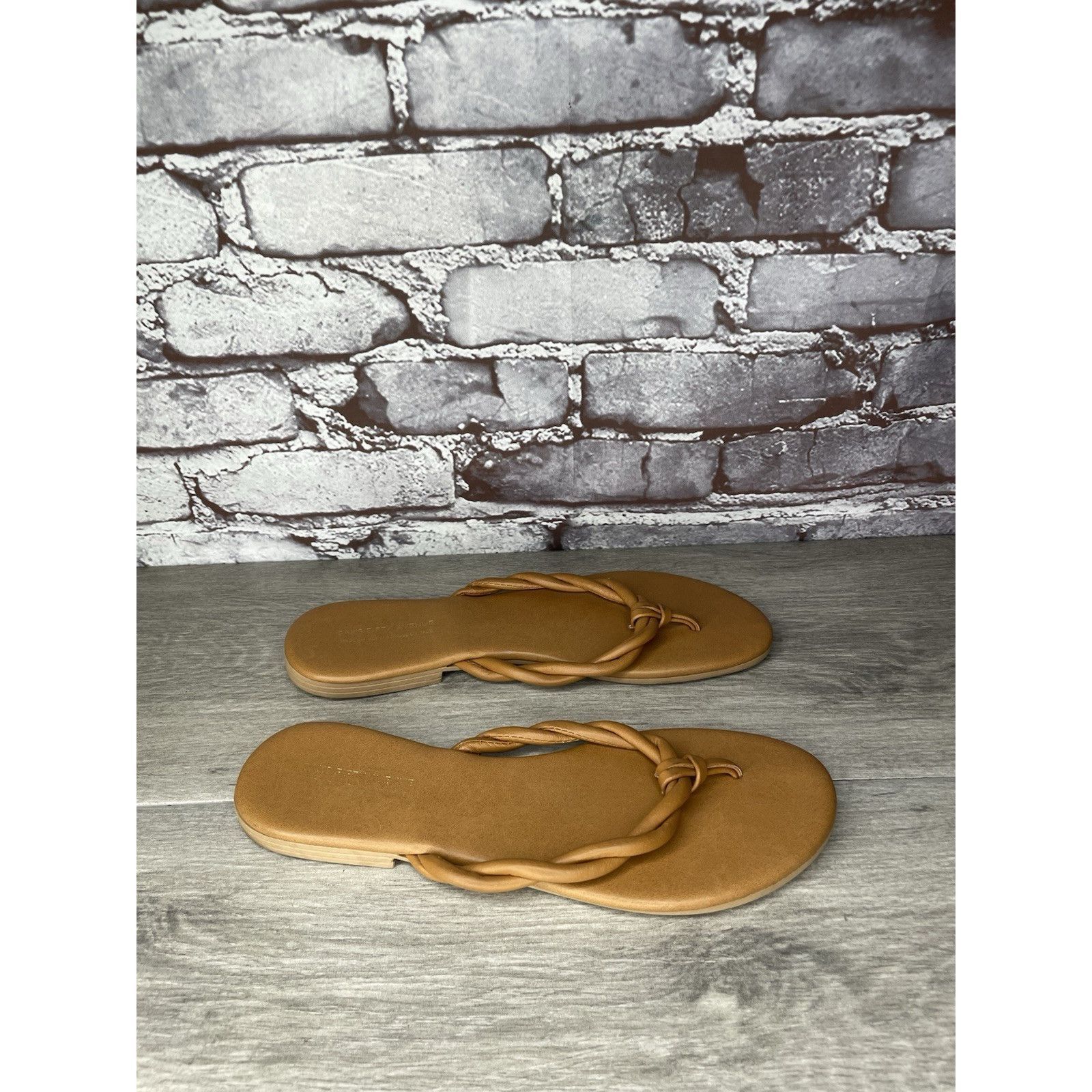 Saks Fifth Avenue Saks Fifth Avenue Italy Brown Leather Thong Slides Sandals W Size US 9 / IT 39 - 15 Thumbnail