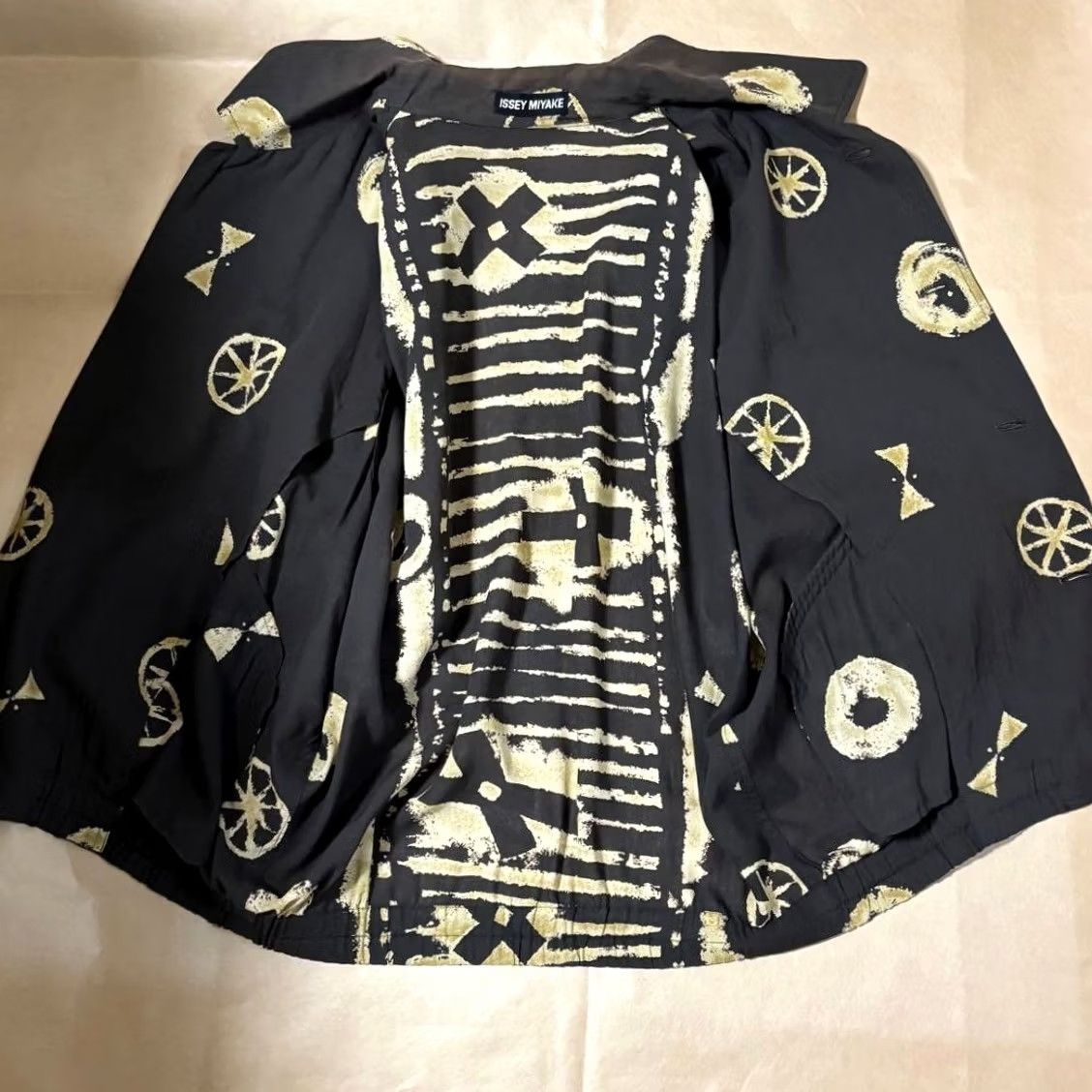 Issey Miyake ISSEY MIYAKE GRAPHIC PRINT SHIRT JACKET MEN MULTICOLOR RAYON SIZE L USED Size US L / EU 52-54 / 3 - 7 Thumbnail