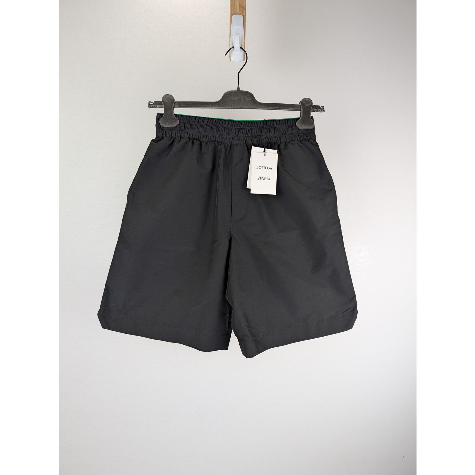 Bottega Veneta o1rshd1 Lightweight Technical Nylon Shorts in Black Size US 30 / EU 46 - 1 Thumbnail
