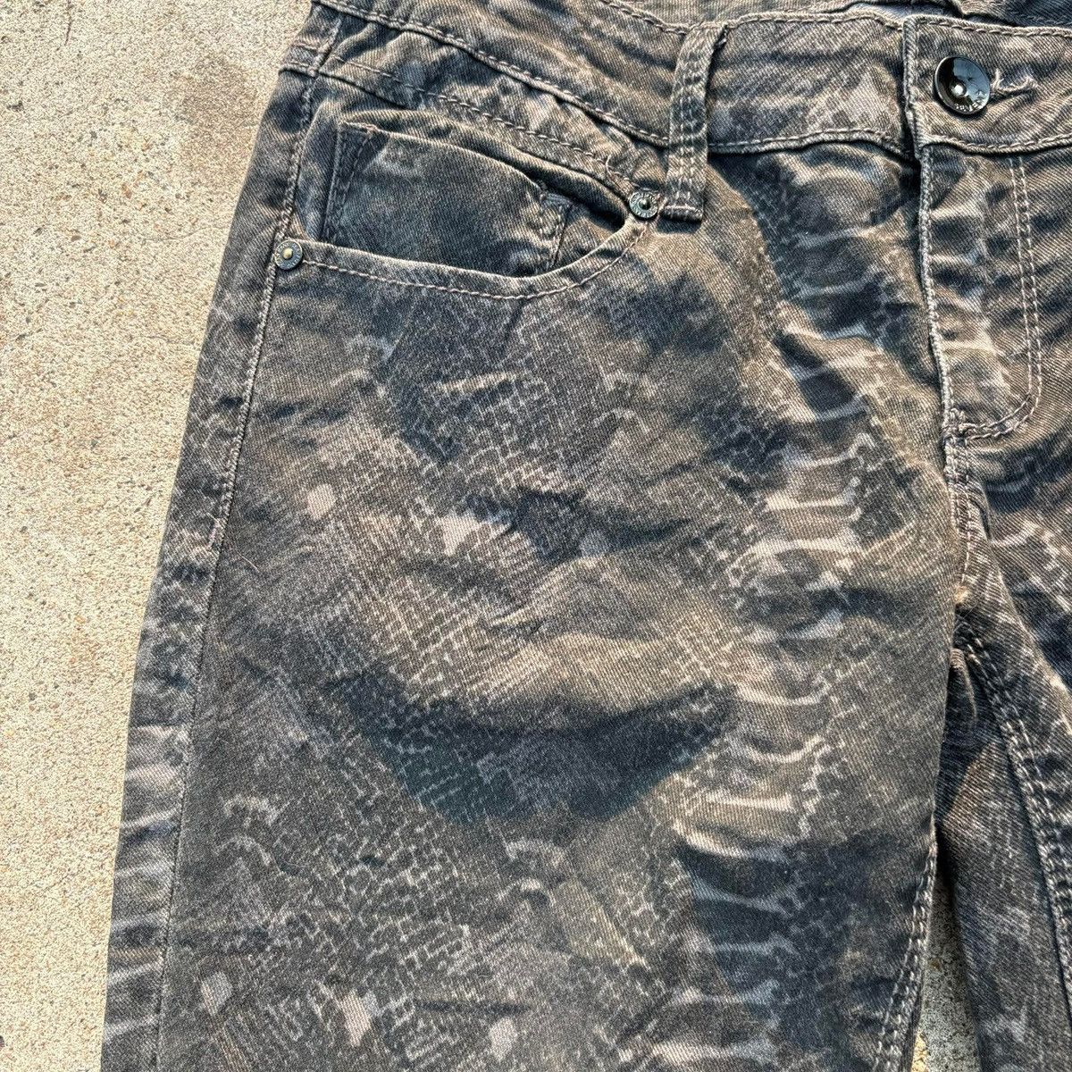 Seven 7 Seven7 Est. 1964 Snake Pattern Cut Off Denim Shorts Vkei Size US 32 / EU 48 - 7 Thumbnail