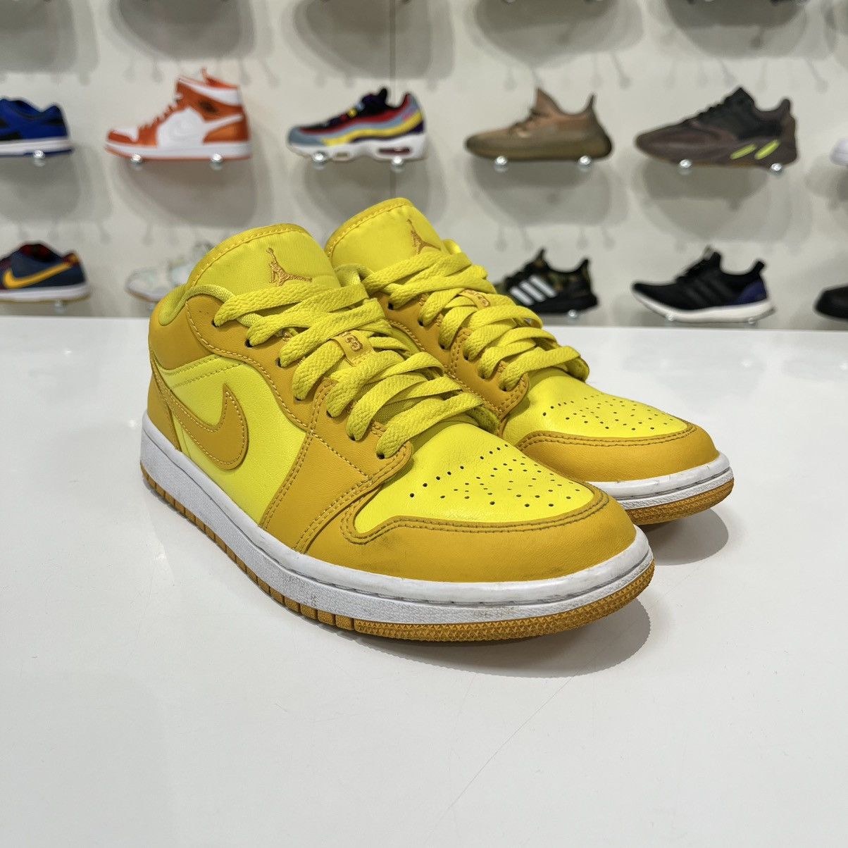 Nike Air Jordan 1 Low Yellow Strike (W) Size US 7 / IT 37 - 8 Thumbnail