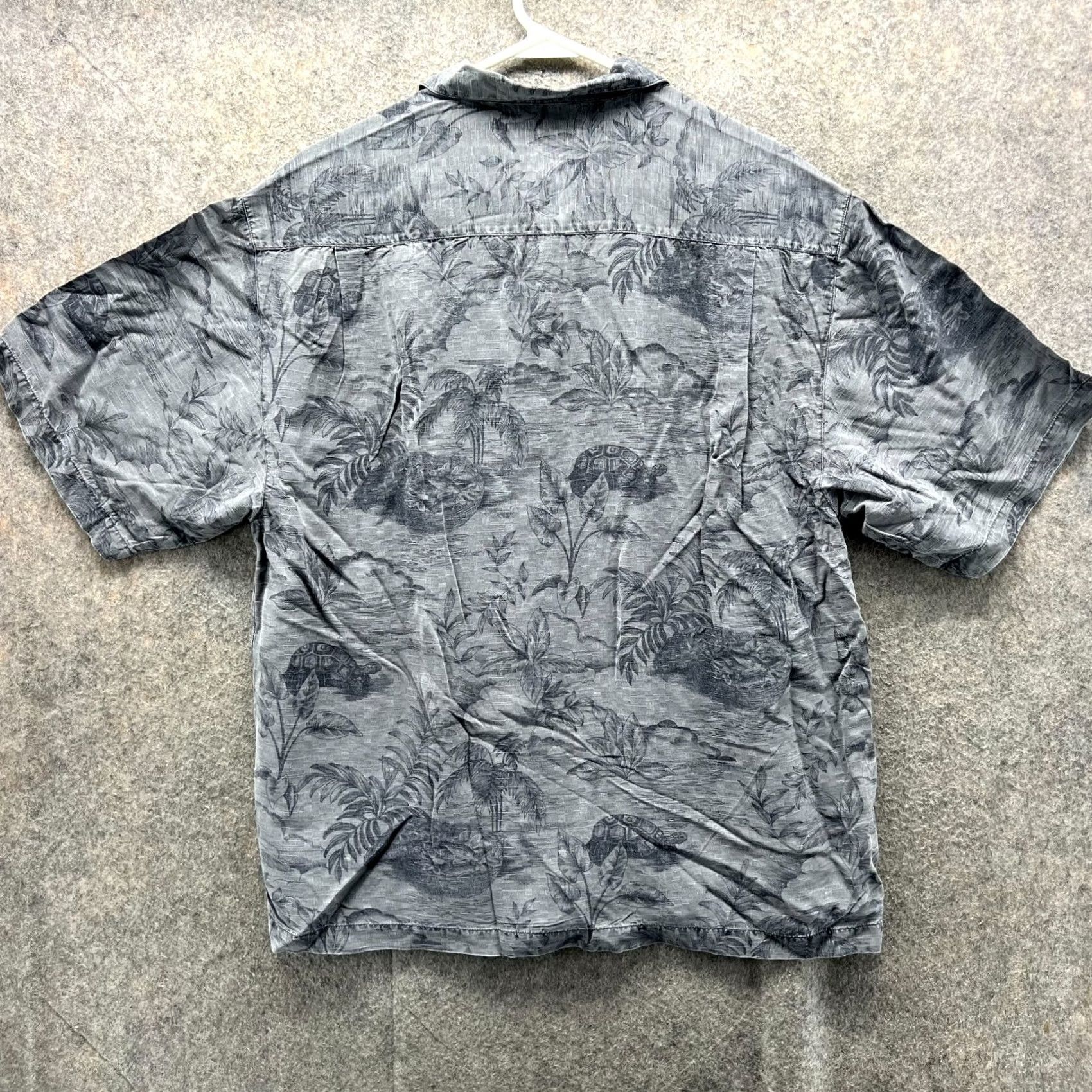 Tommy Bahama VINTAGE Tommy Bahama Shirt Men Medium Gray Button Down Silk Hawaiian Turtle Print Floral Shirt Size US M / EU 48-50 / 2 - 2 Thumbnail