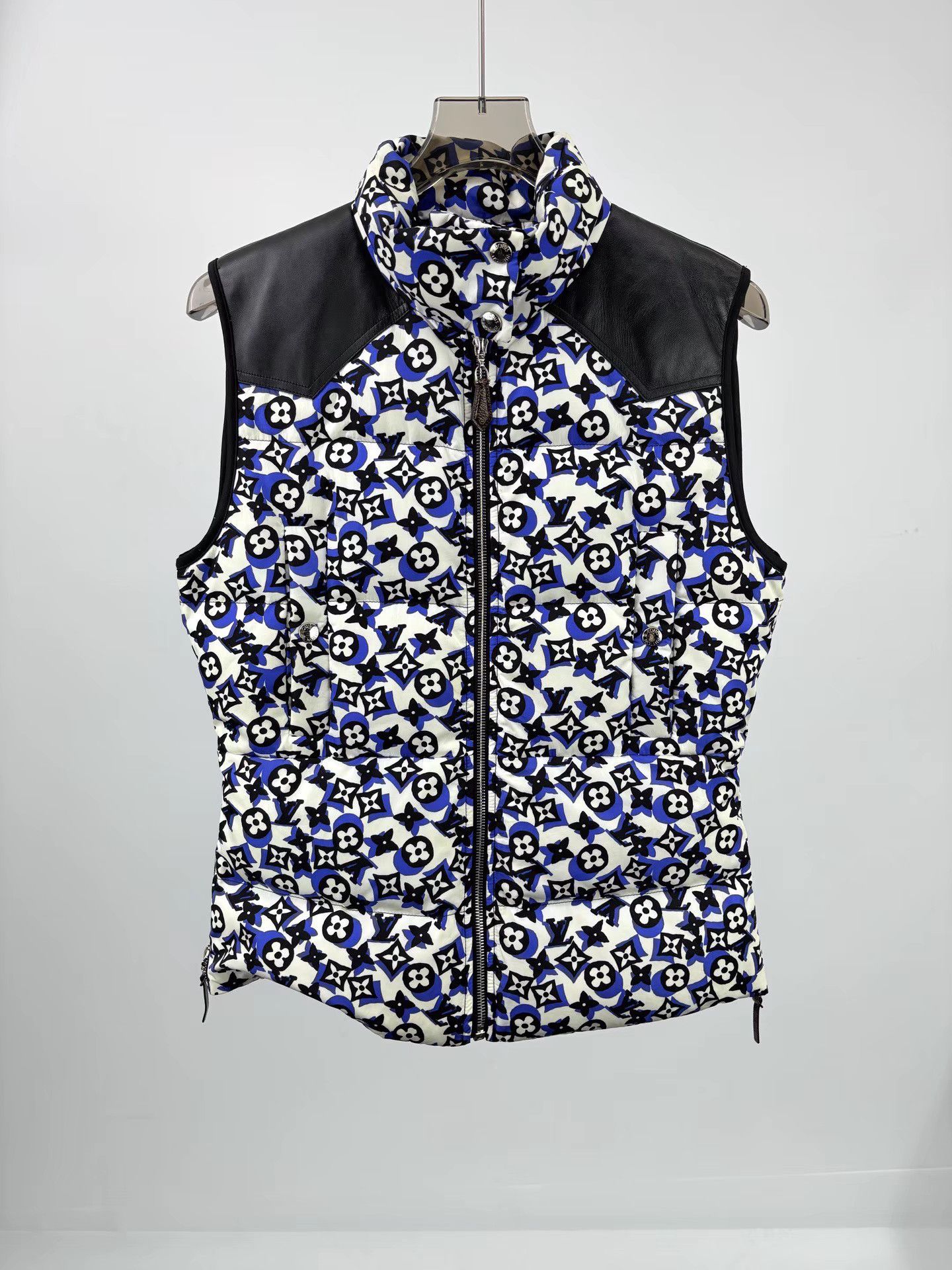 Louis Vuitton LOUIS VUITTON Monogram Logo Leather Panel Down Vest Size XS / US 0-2 / IT 36-38 - 1 Thumbnail