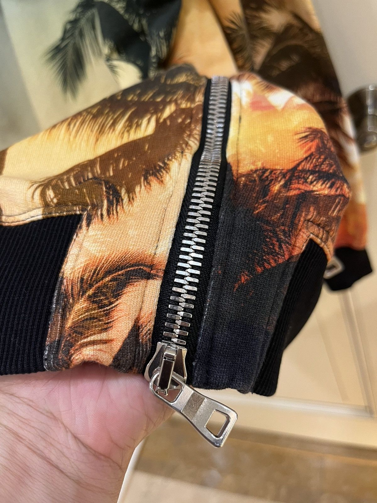 Balmain palm tree sunset print hoodie Sweater size m Size US M / EU 48-50 / 2 - 18 Thumbnail