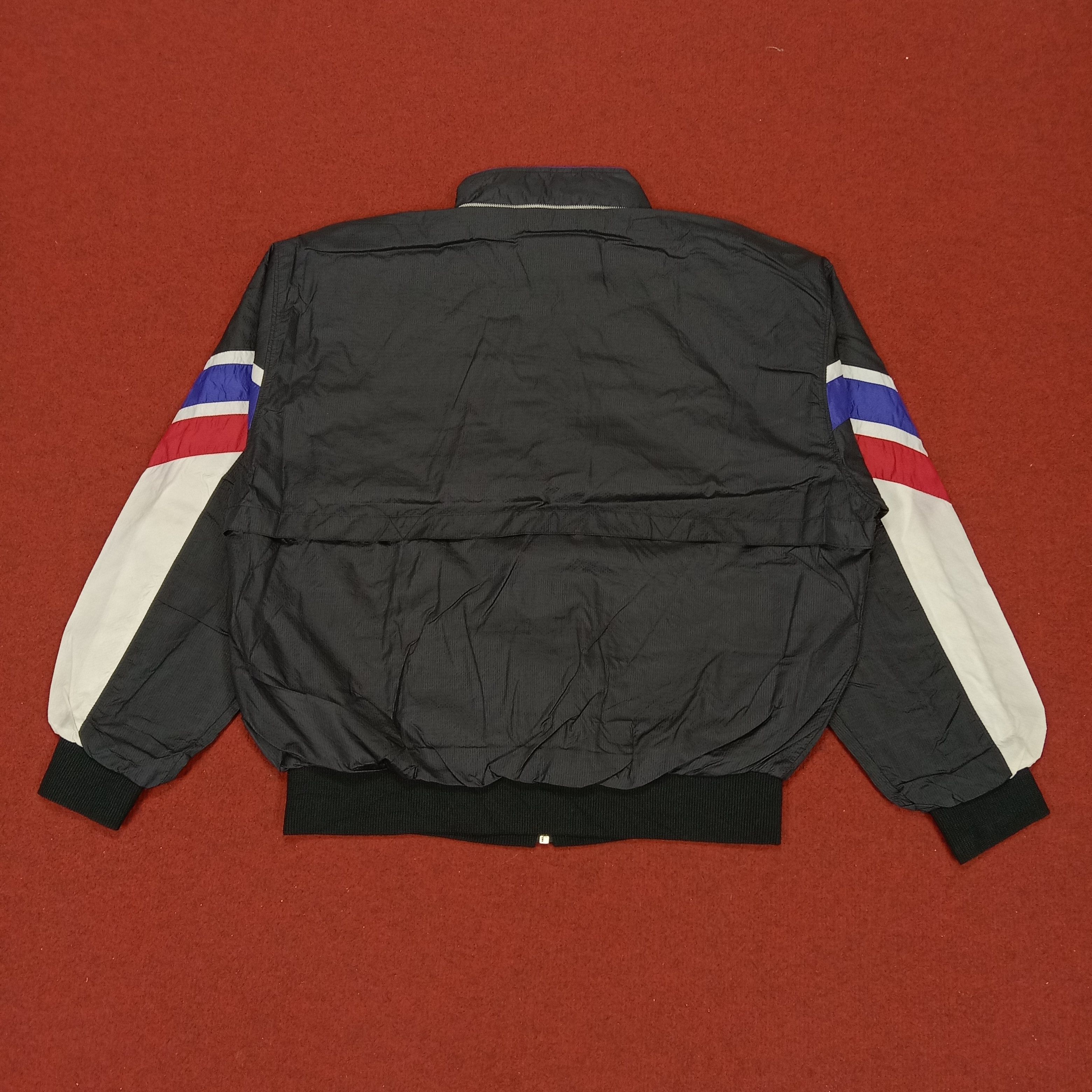 Nike × Vintage Nike Small Logo Design Sportswear Style Windbreaker Jacket Size US L / EU 52-54 / 3 - 3 Thumbnail