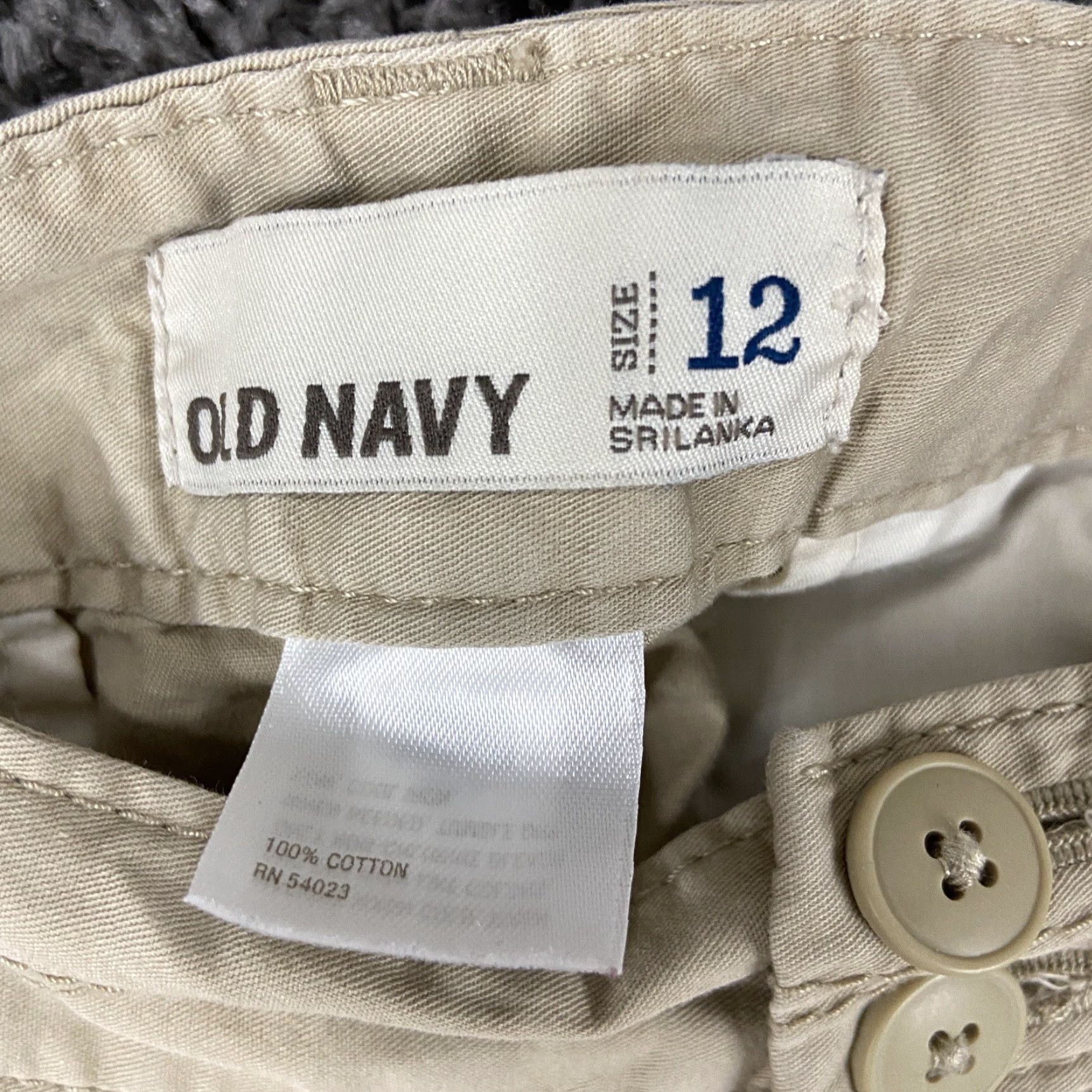 Old Navy Old Navy Shorts Adult 12 Beige Capri Bermuda Womens Size 34" / US 12 / IT 48 - 6 Thumbnail