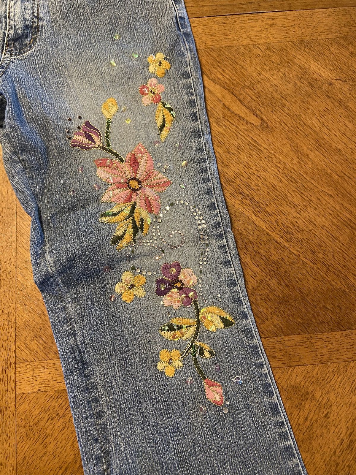 Other Vintage Angels embroidered jean capris Size 28" / US 6 / IT 42 - 2 Thumbnail