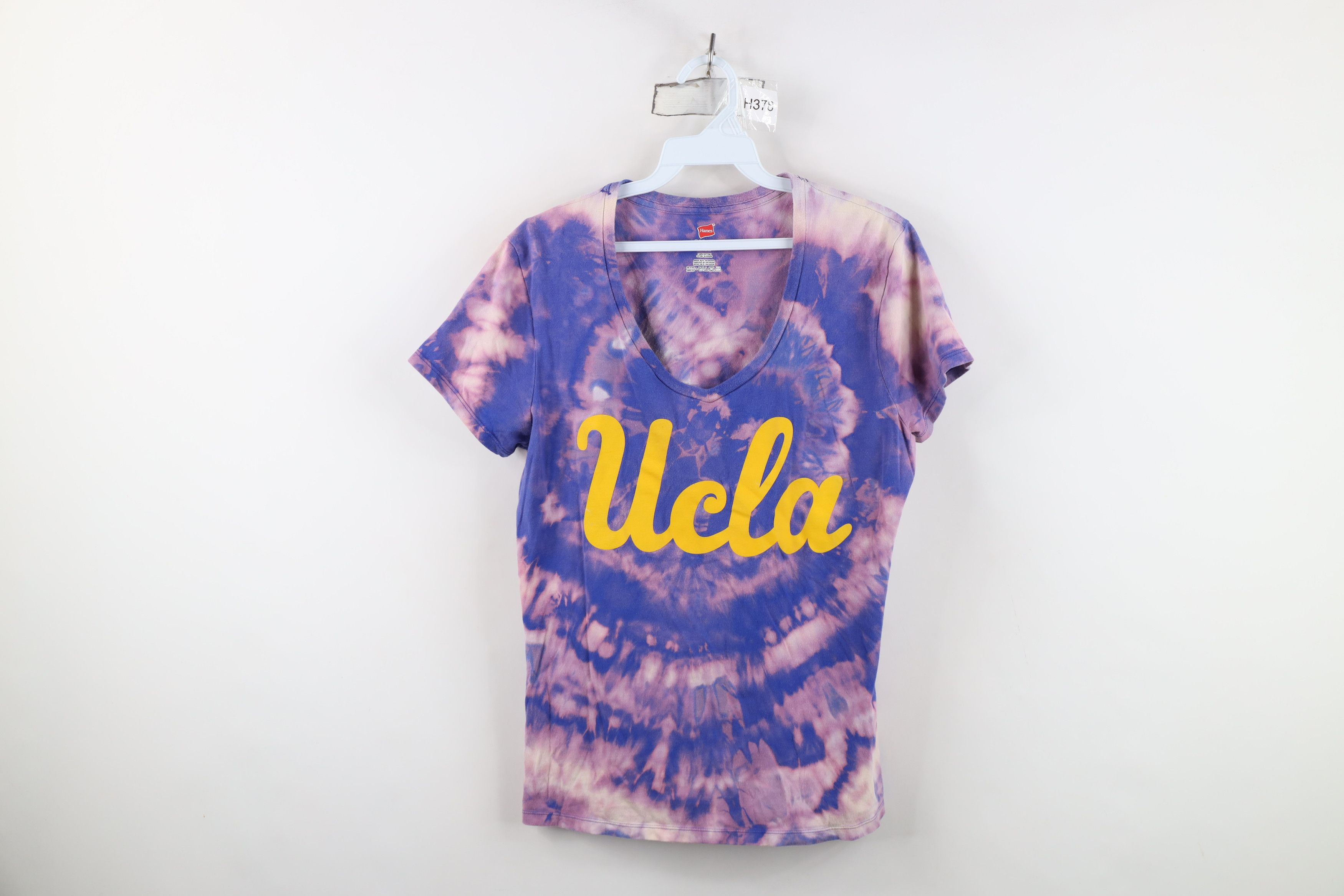 Vintage Vintage Y2K Acid Wash UCLA V-Neck T-Shirt Blue Cotton Size M / US 6-8 / IT 42-44 - 1 Thumbnail