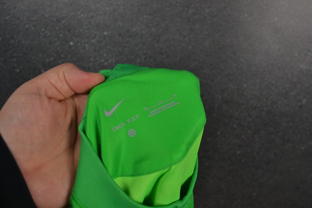 Nike Liverpool Goalkeeper Football Shirt Nike Soccer Jersey #1 Size US M / EU 48-50 / 2 - 8 Thumbnail