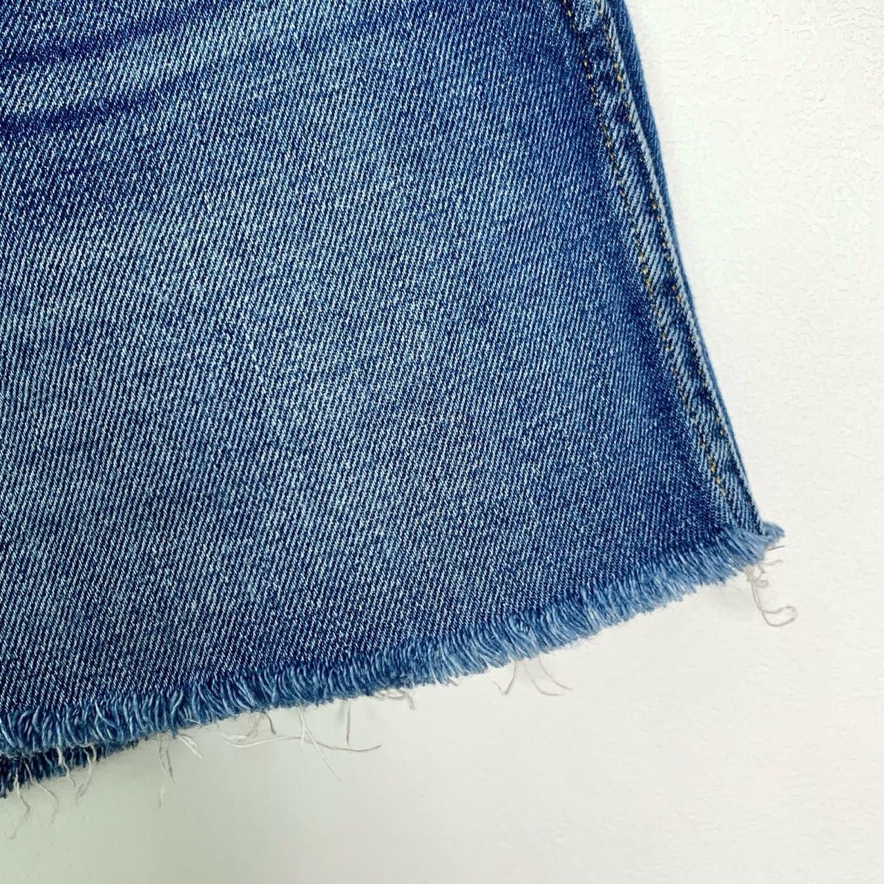 Gucci Gucci Leather Patch Logo Denim Shorts, Blue Size 27" / US 4 / IT 40 - 5 Thumbnail