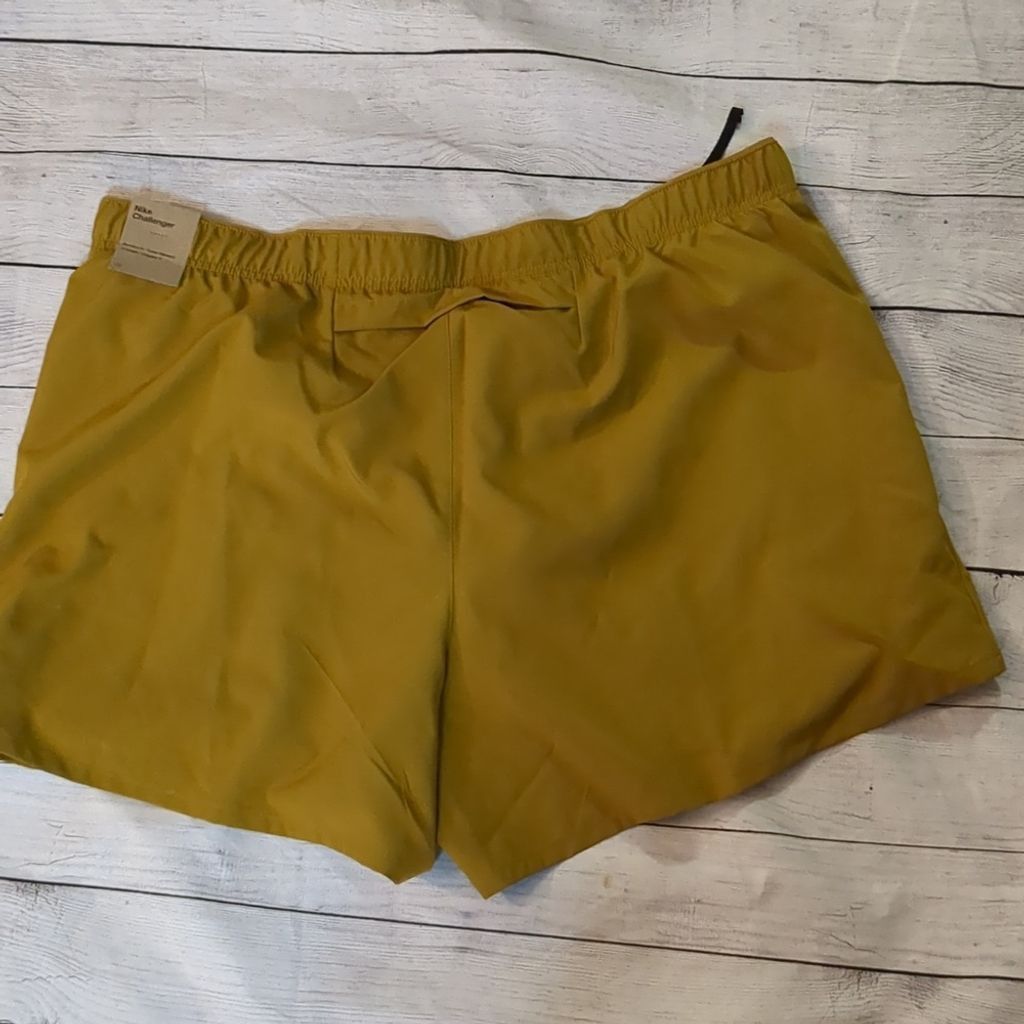 Nike Nike challenger gold running shorts size XXL Size US 38 / EU 54 - 6 Thumbnail