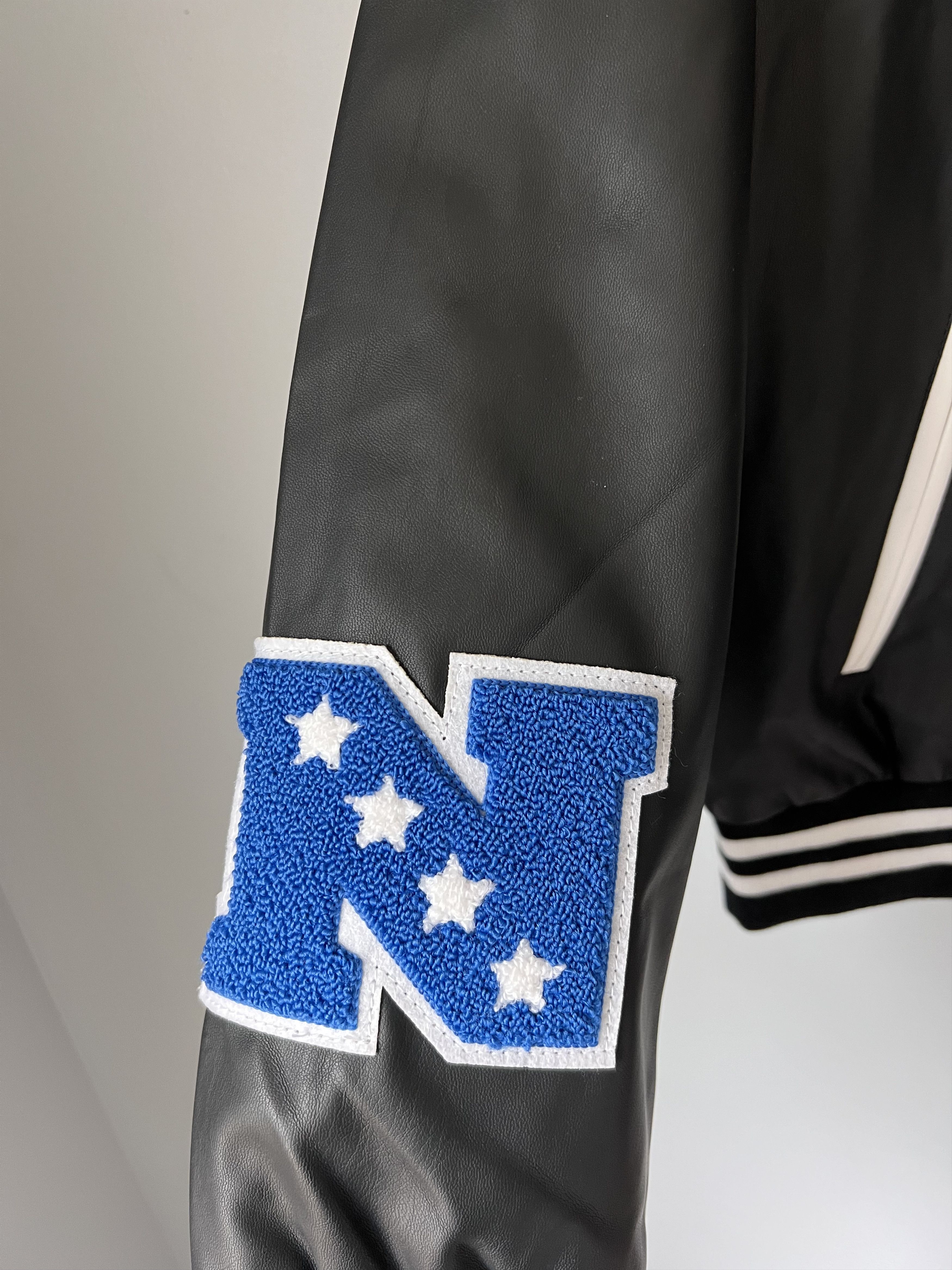 Jeff Hamilton Jeff Hamilton Detroit Lions Vegan Leather Bomber Jacket Size US L / EU 52-54 / 3 - 7 Thumbnail