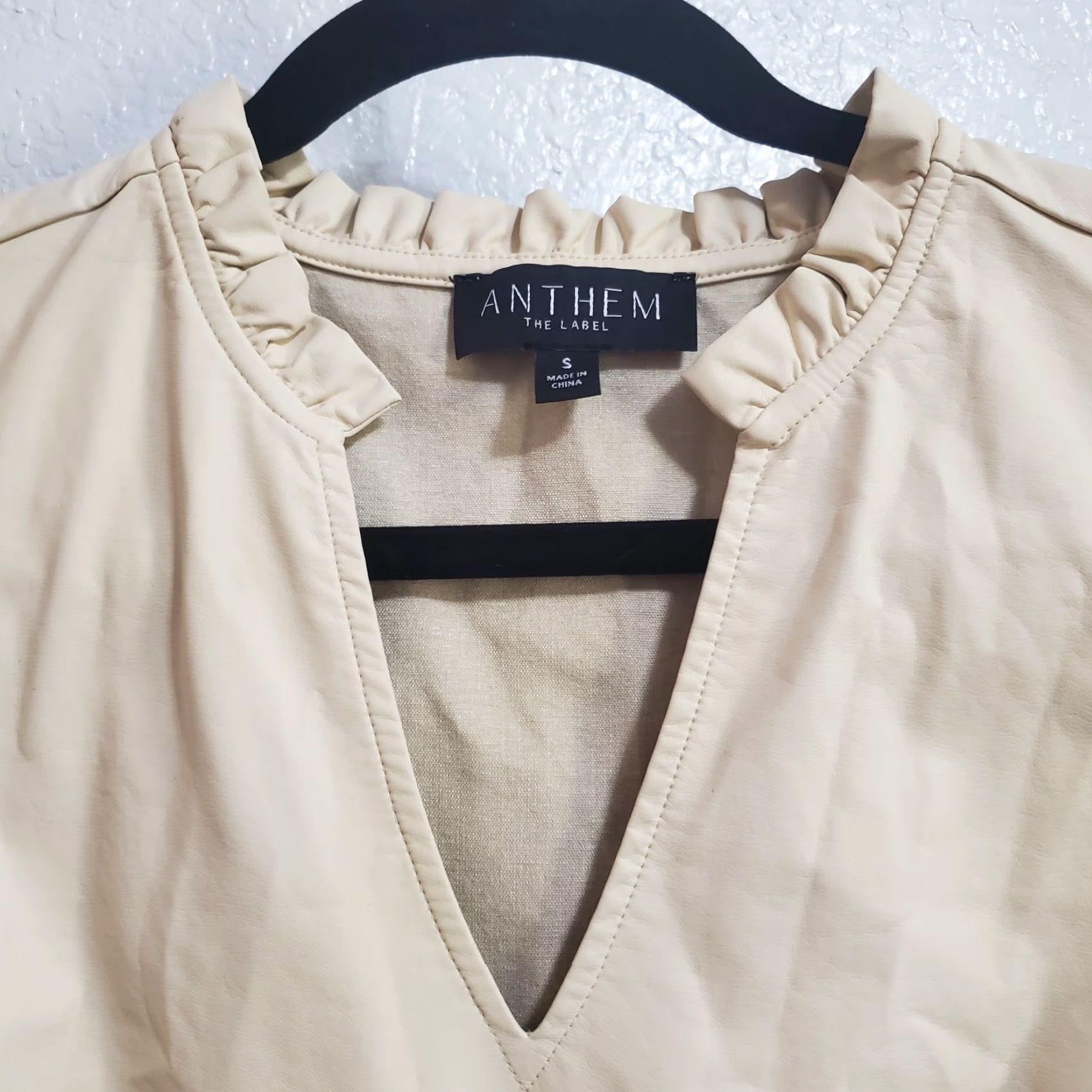 Vintage VINTAGE Anthem the Label Dress Women S Beige Vegan Leather Ruffle Cap Sleeve Sheath Size S / US 4 / IT 40 - 4 Thumbnail