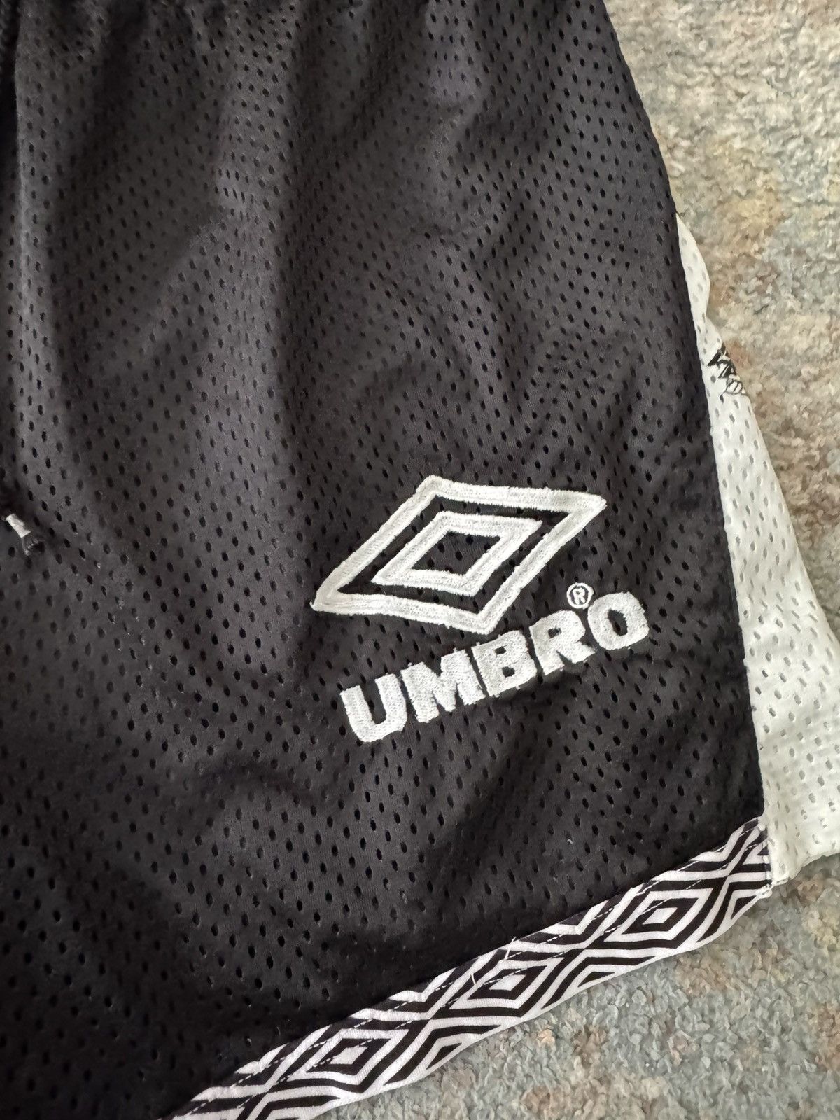 Umbro VTG Umbro BOLIVIA Soccer Shorts Black LRG Pro Training RARE Size US 34 / EU 50 - 3 Thumbnail