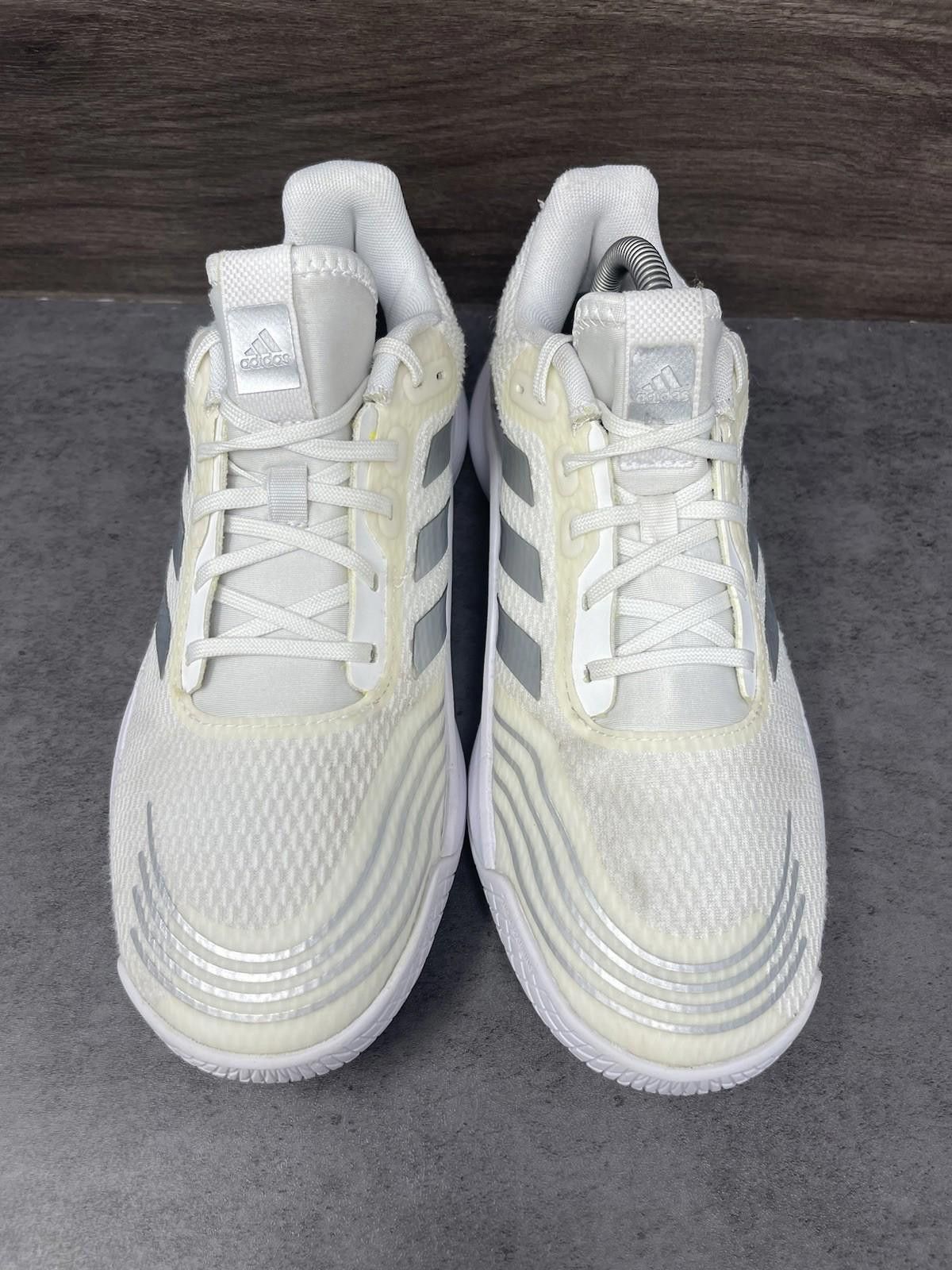 Adidas Adidas Novaflight Sneakers Womens Size 9 White Volleyball Size US 9 / IT 39 - 3 Thumbnail