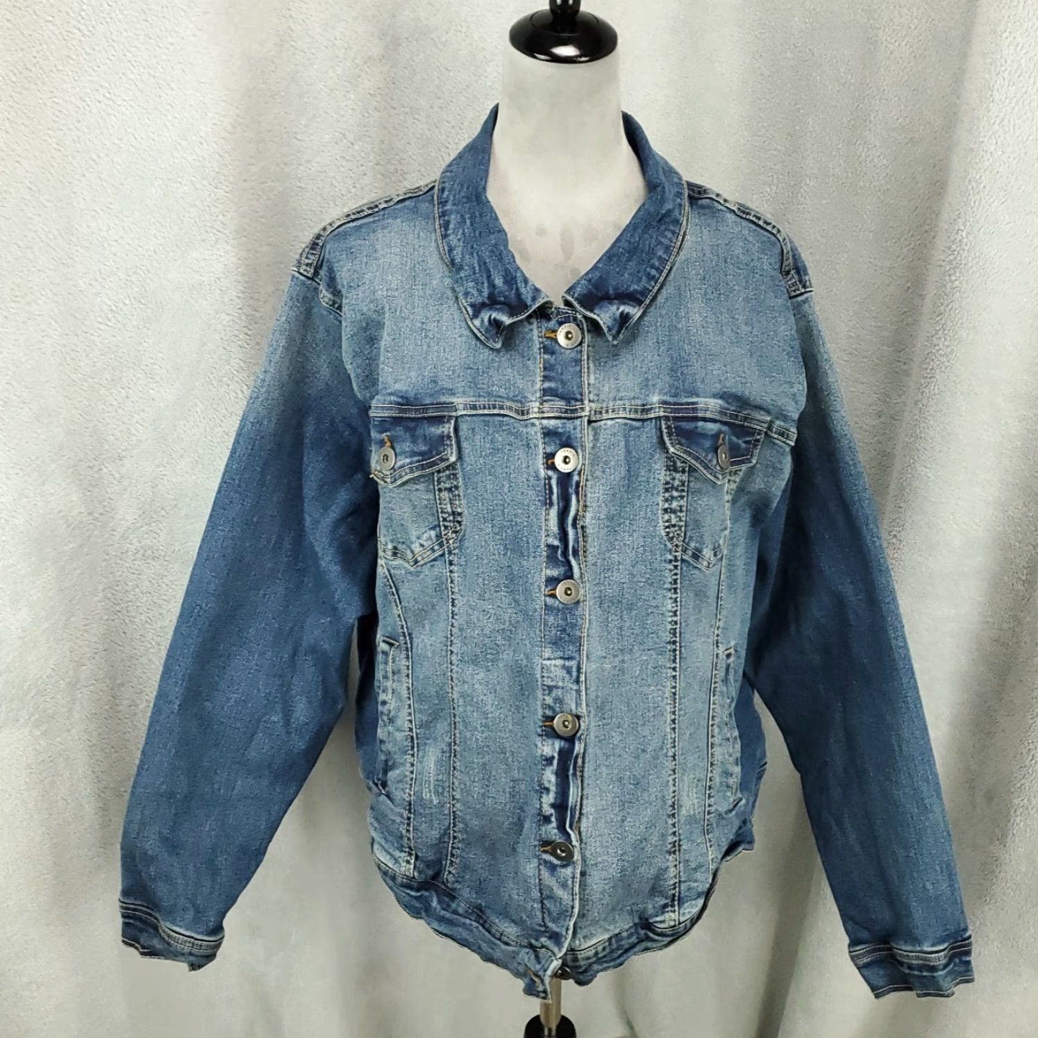 Torrid Torrid Trucker Jacket Denim Jean Jacket Button Up Stretch Blue Size 4X Womens Size 40" / US 18 - 2 Thumbnail