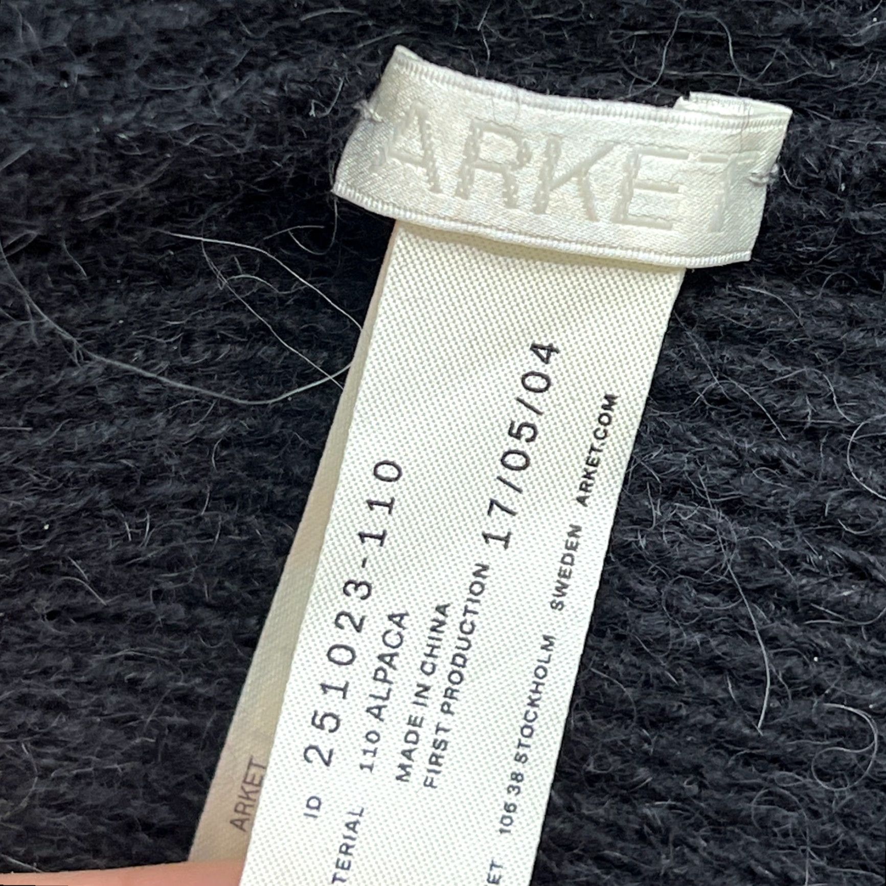 Arket ARKET Beanie Hat One Size Alpaca Cuffed Fleece Ribbon Black Pom Pom Knit Unisex Adults Beanie Size US M / EU 48-50 / 2 - 4 Thumbnail
