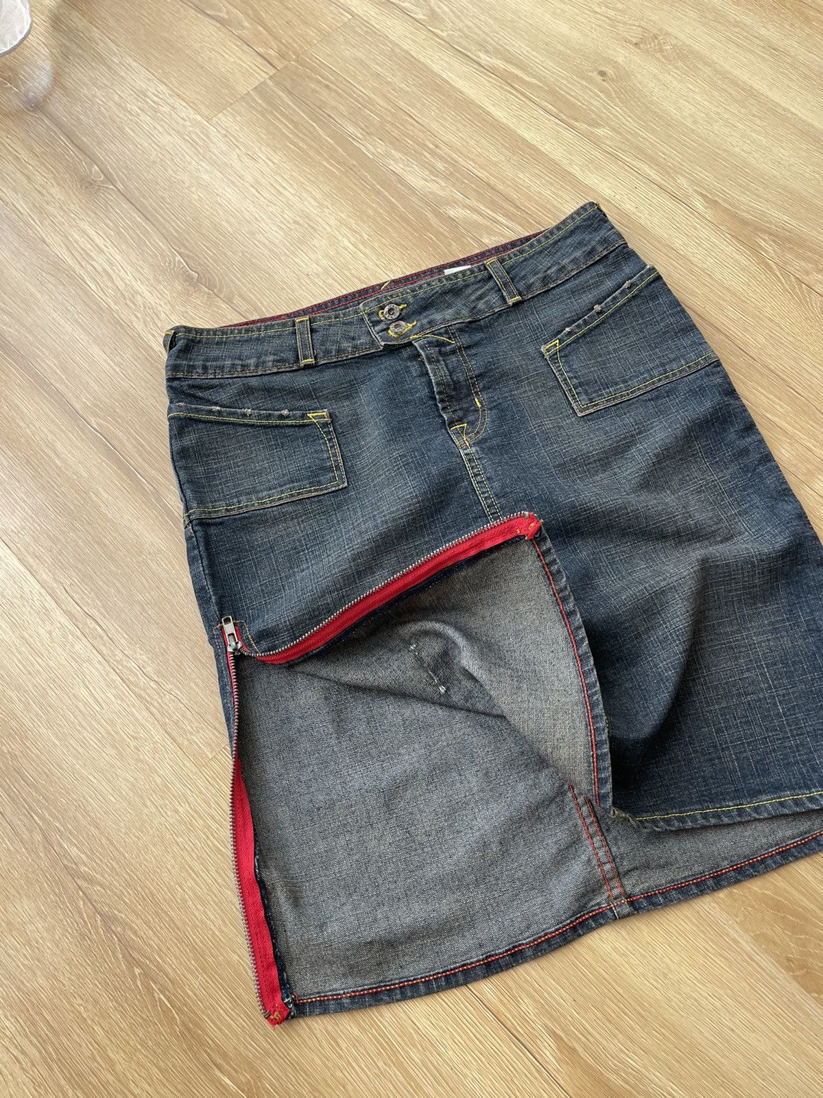 Von Dutch Vintage Von Dutch Denim Zipper Skirt Size M y2k Size 30" / US 8 / IT 44 - 5 Thumbnail