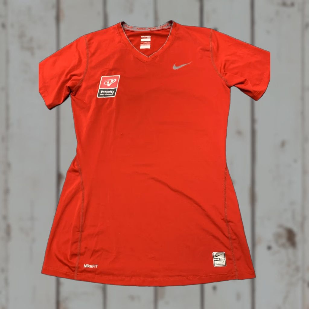 Nike Nike Women’s T-Shirt Medium Red Sports Performance Graphic Tee Active 360 Velocity Size M / US 6-8 / IT 42-44 - 1 Thumbnail