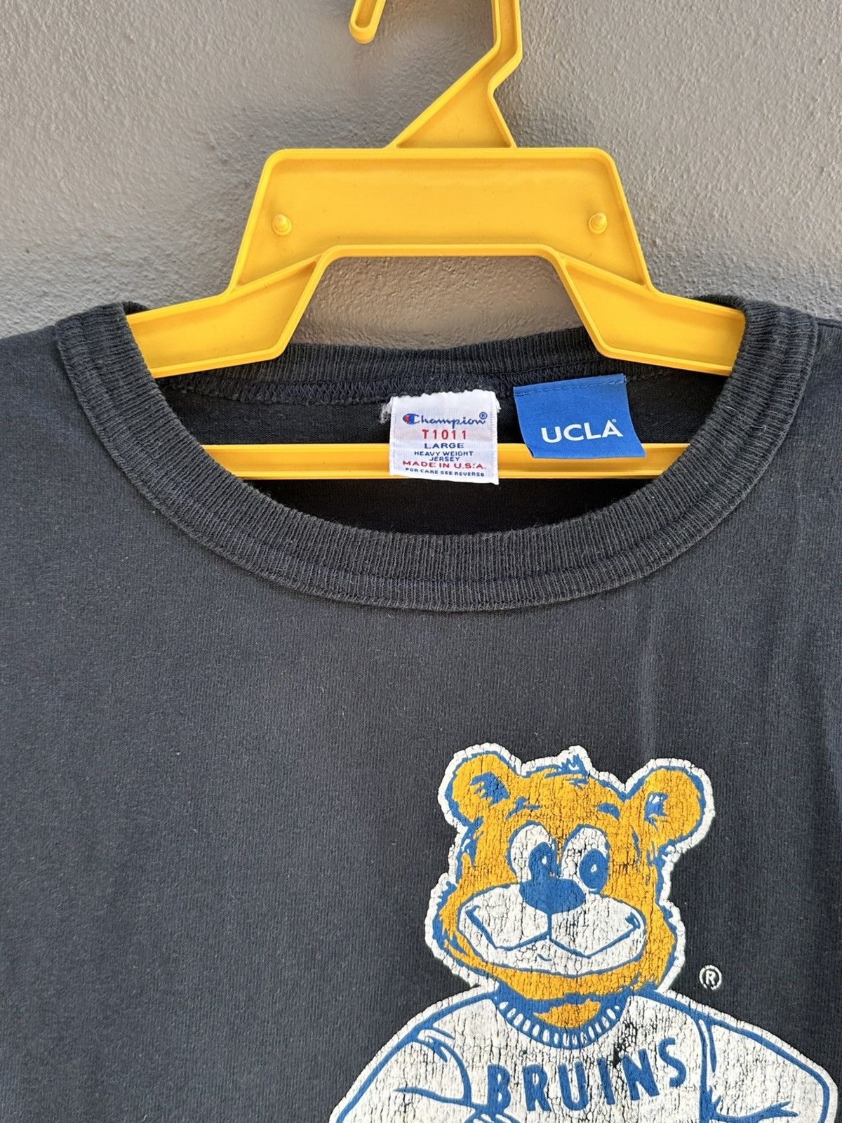 Champion Vintage Champion UCLA Bruins Bear Faded Usa Tee Size US L / EU 52-54 / 3 - 5 Thumbnail