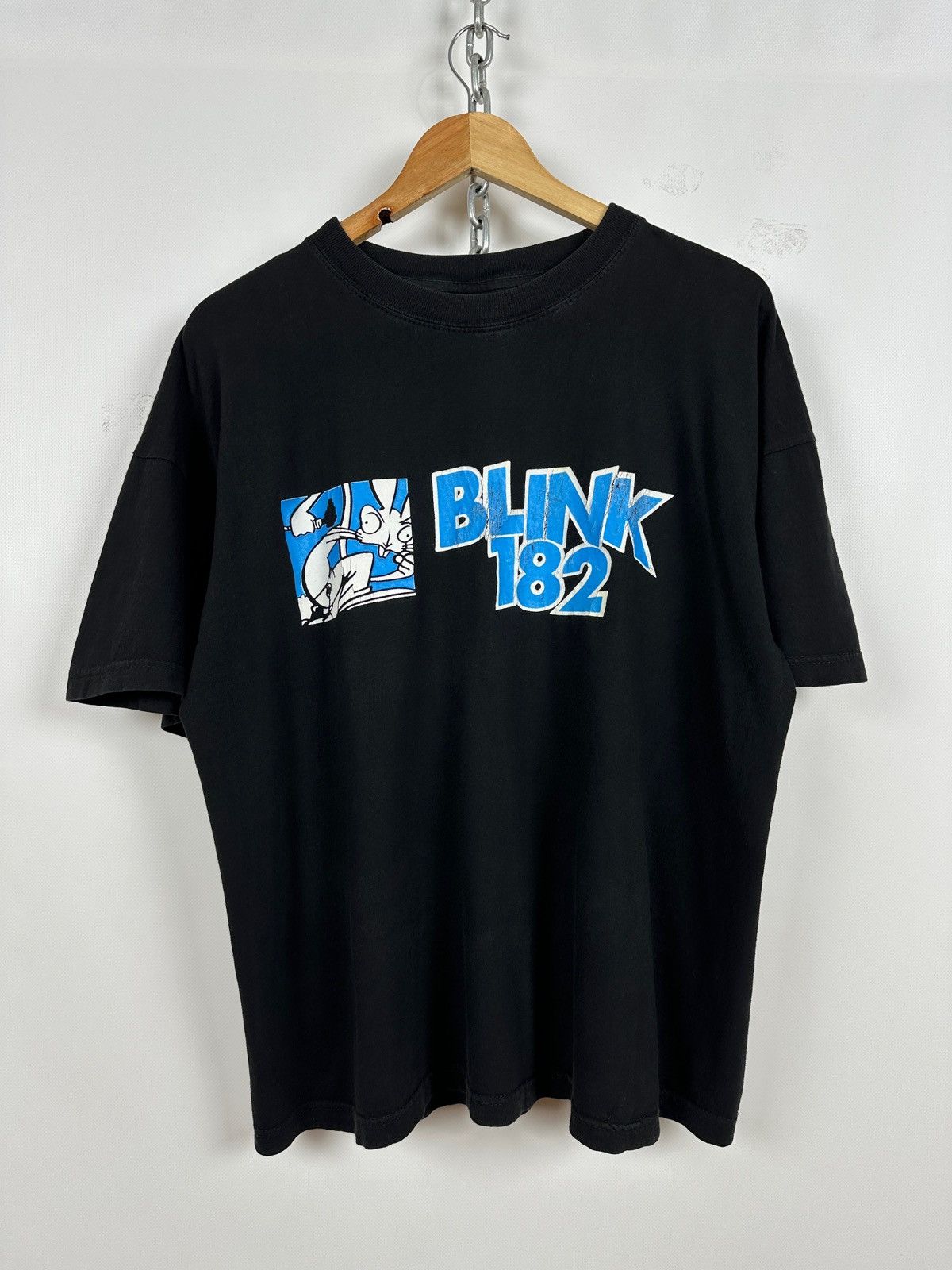 Band Tees 90s Vintage Blink 182 Skanking Bunny Band T-Shirt Size US XL / EU 56 / 4 - 1 Thumbnail