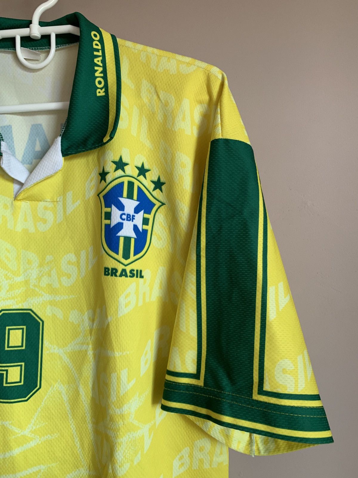 Vintage Brazil Home Football Shirt Vintage Soccer Jersey RONALDO #9 Size US XL / EU 56 / 4 - 8 Thumbnail