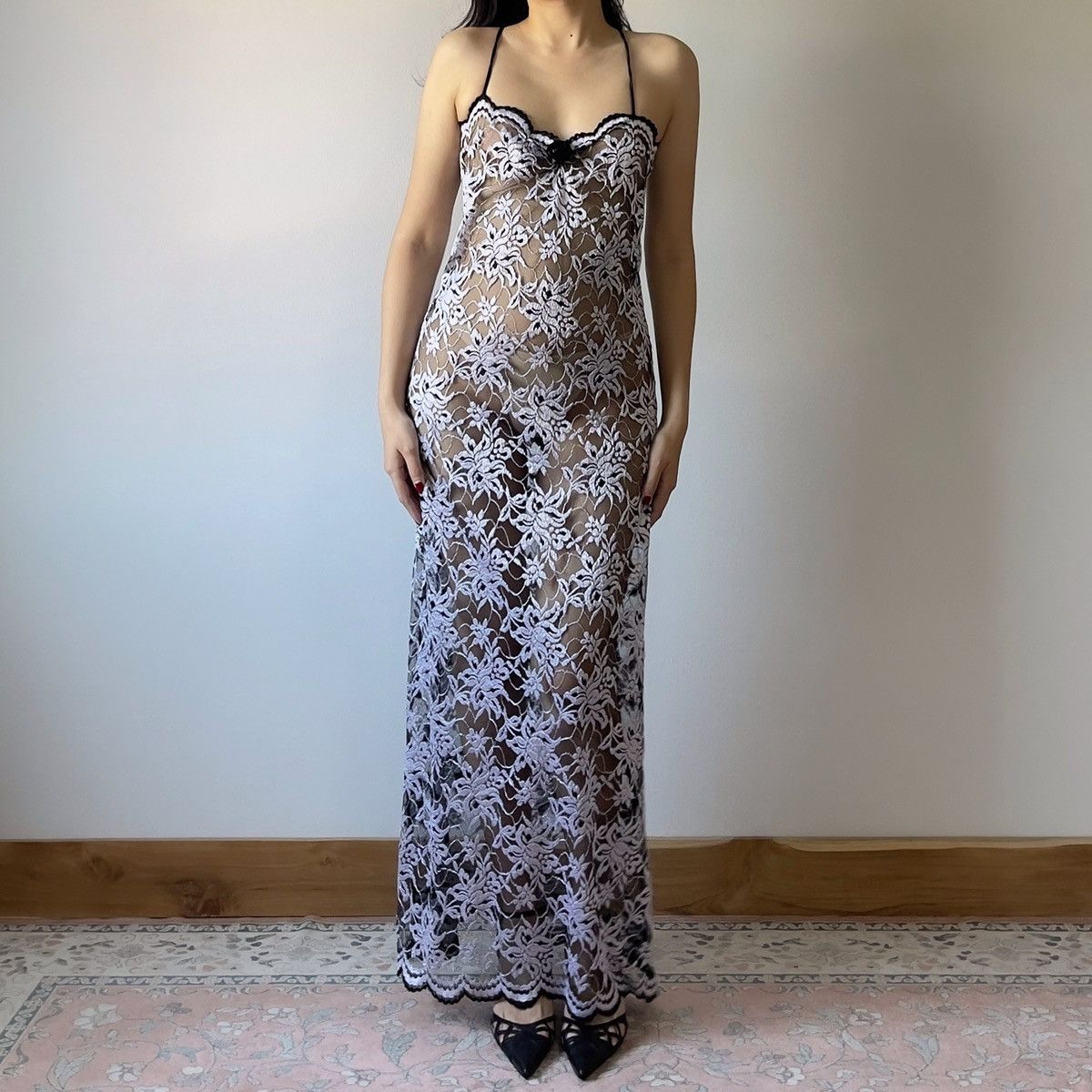 Vintage Vintage Fantasy 1990s Black Embroidered Lace Slip Gown (S–M) Size M / US 6-8 / IT 42-44 - 4 Thumbnail