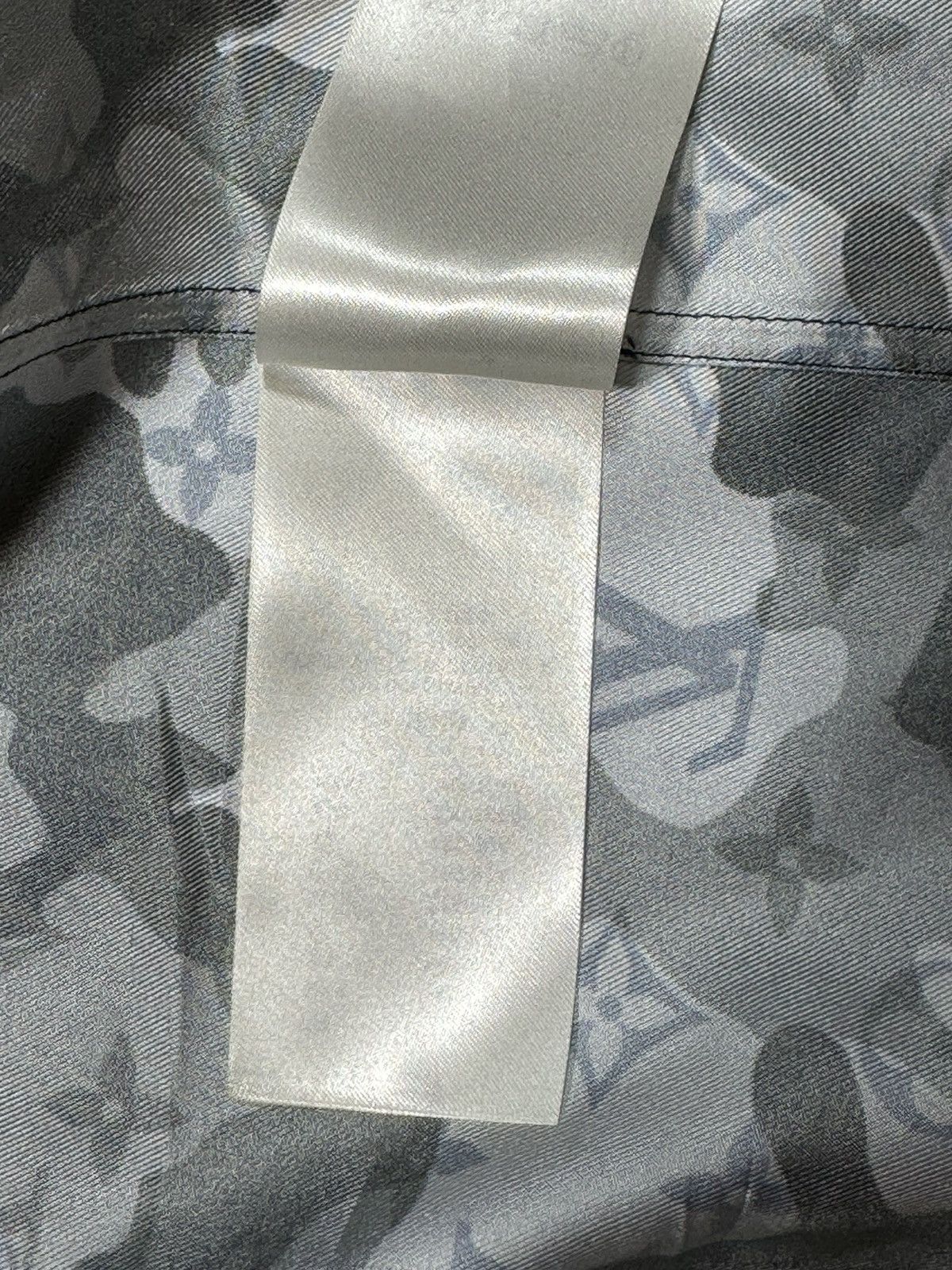 Louis Vuitton Louis Vuitton Camo Silk Shirt Virgil Abloh Size 4L Size US XXL / EU 58 / 5 - 9 Thumbnail