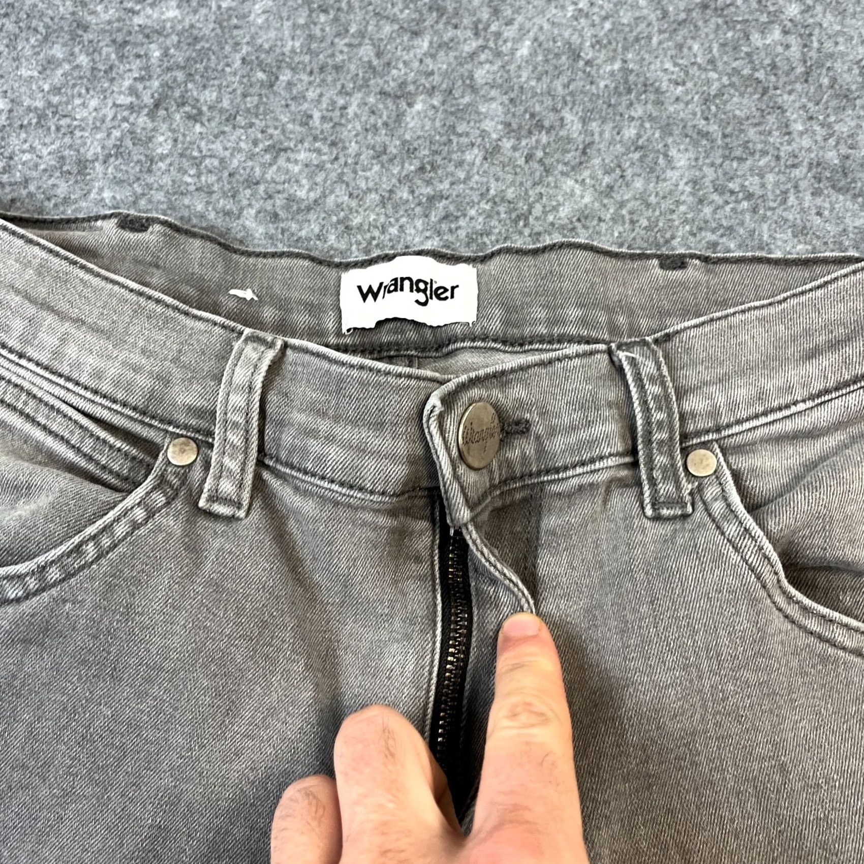 Wrangler Wrangler Jeans Tapered Mens 32 30 Light Grey Faded Stretch Arizona Cowboy Regular 5-Pocket Denim Machine Washable Cotton Elastane Shirt? Size US 32 / EU 48 - 7 Thumbnail