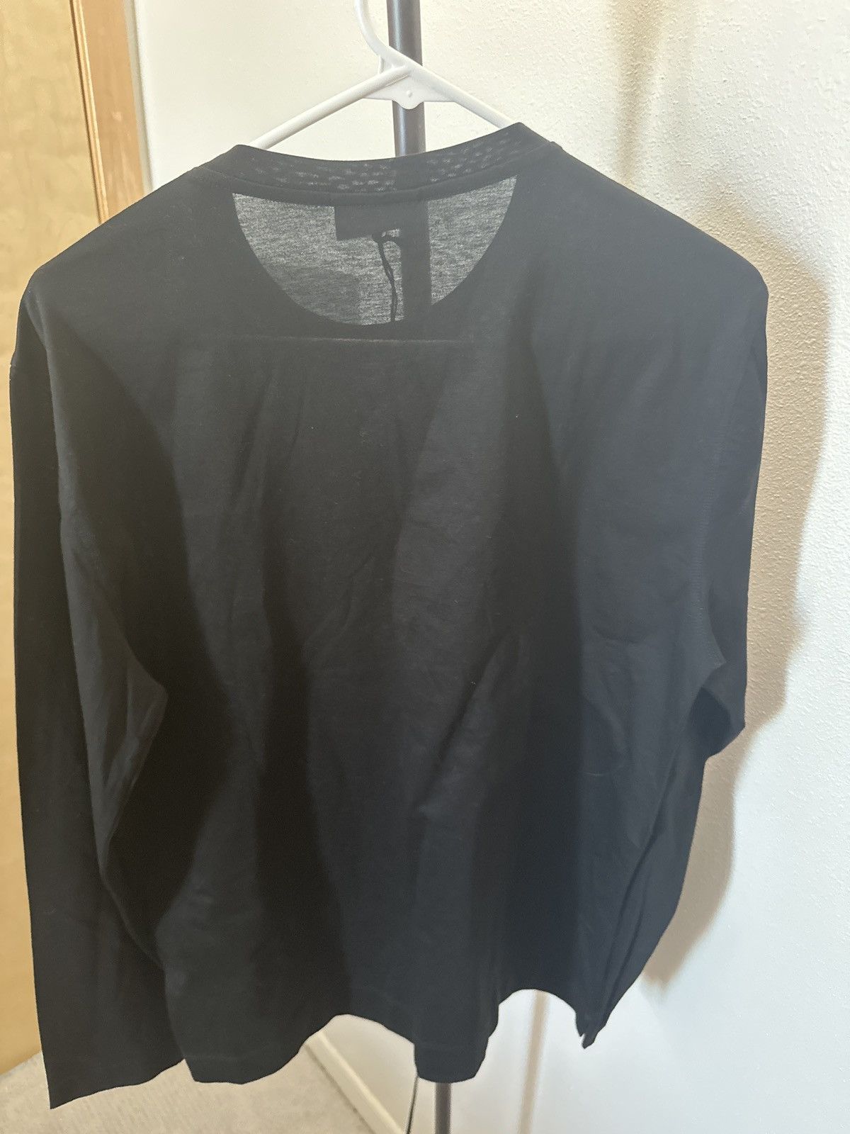 Emporio Armani Emporio Armani black long sleeve circle name tee Size US L / EU 52-54 / 3 - 2 Thumbnail
