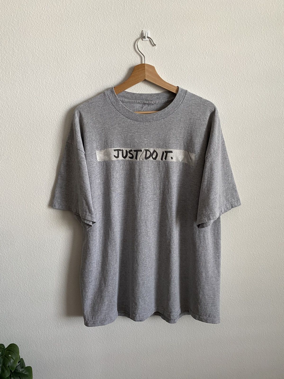 Vintage Nike Just Do It Spell Out Center Logo Tee Size US XL / EU 56 / 4 - 1 Thumbnail