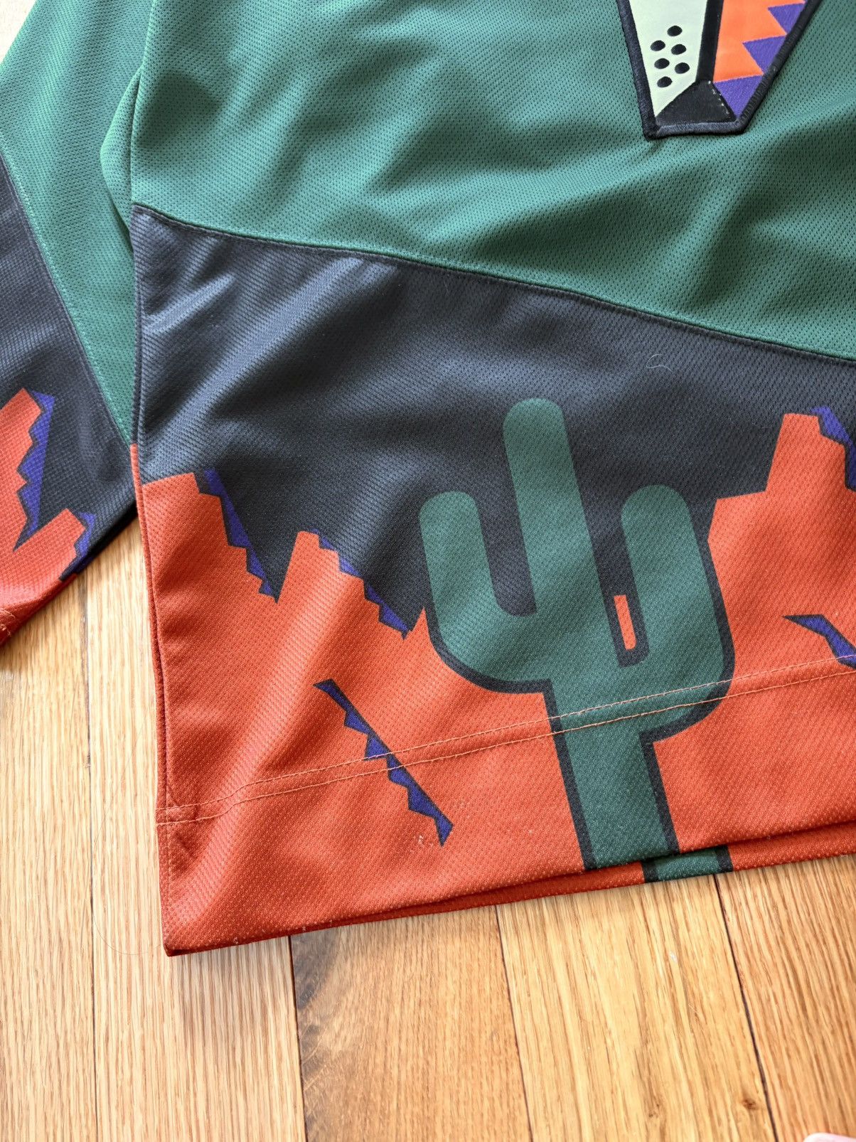 Pro Player Vintage Phoenix Coyotes Pro Player Desertscape Alt Jersey XL Size US XL / EU 56 / 4 - 6 Thumbnail