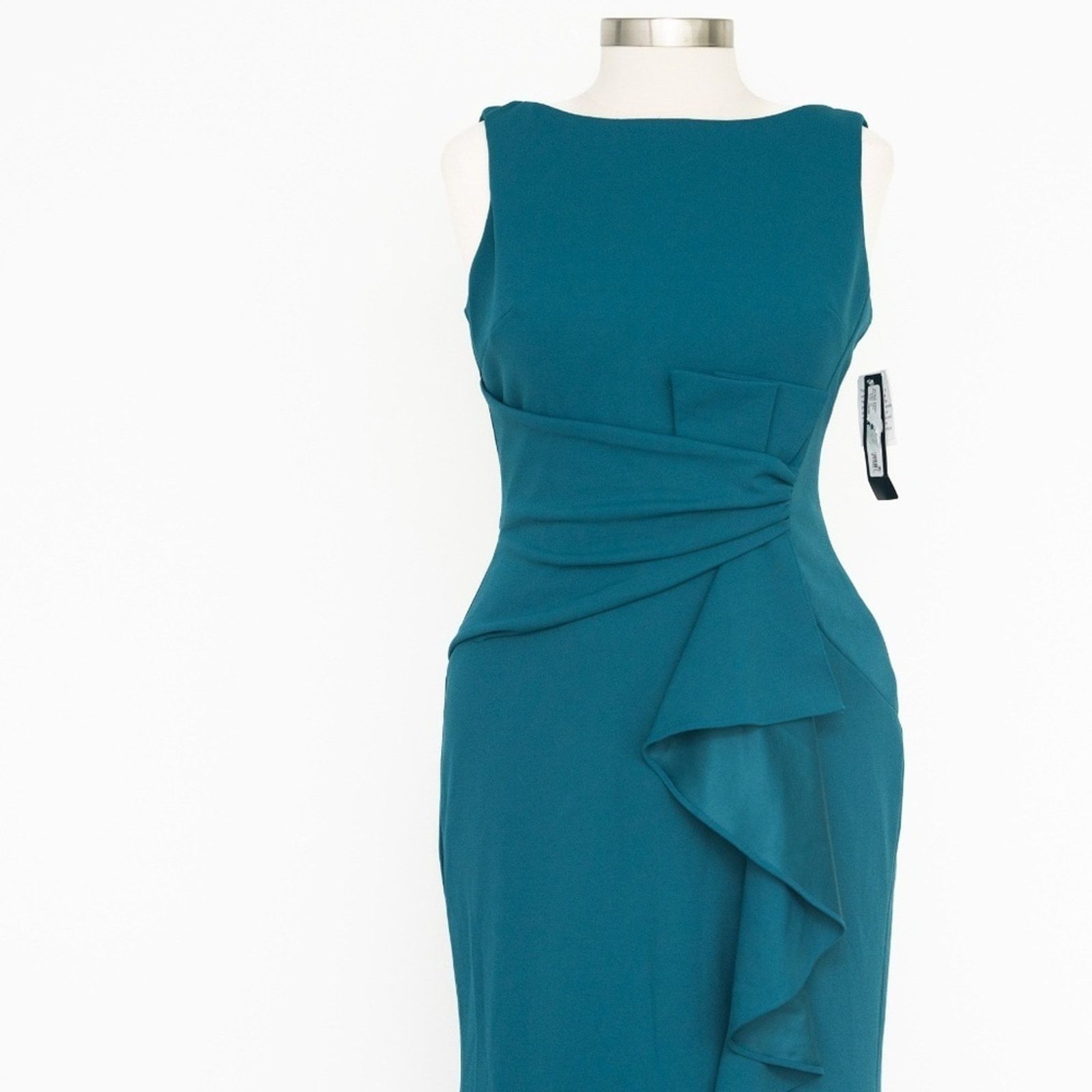 Designer Betsy & Adam. Christine Scuba Crepe Ruffled Bow Gown. Size XL / US 12-14 / IT 48-50 - 7 Thumbnail