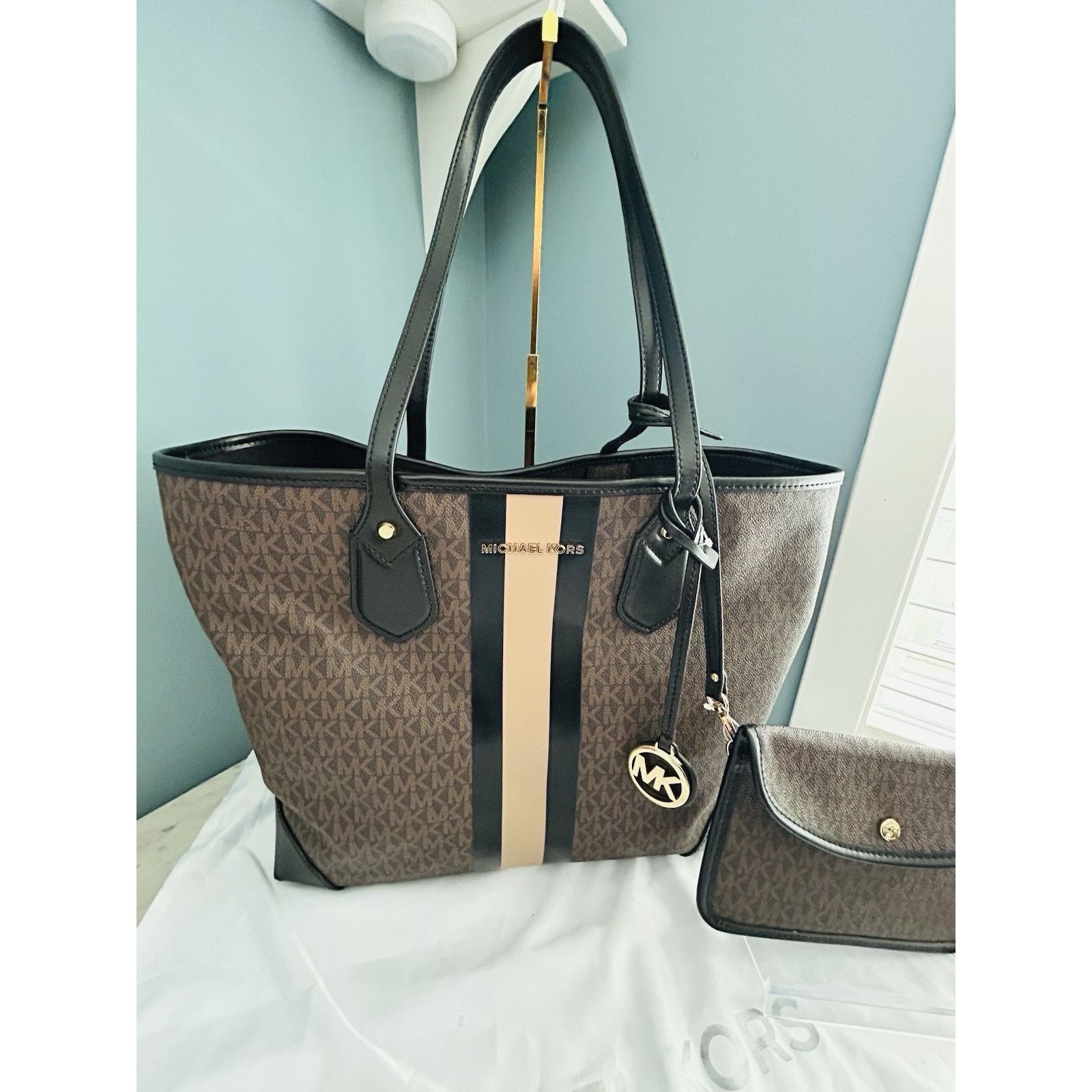 Michael Kors Michael Kors Eva Large Stripe Tote Bag Pouch Black Camel NWT Size ONE SIZE - 5 Thumbnail