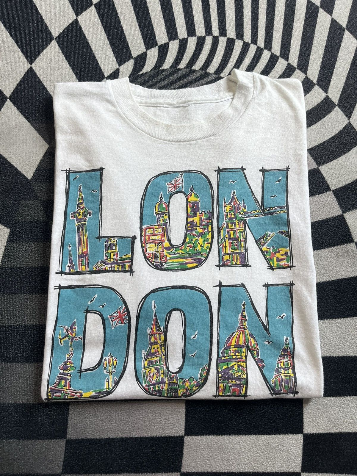 Arts & Science Vintage LONDON England Souvenir Artwork asco 90’s Tshirt Size US XL / EU 56 / 4 - 1 Thumbnail