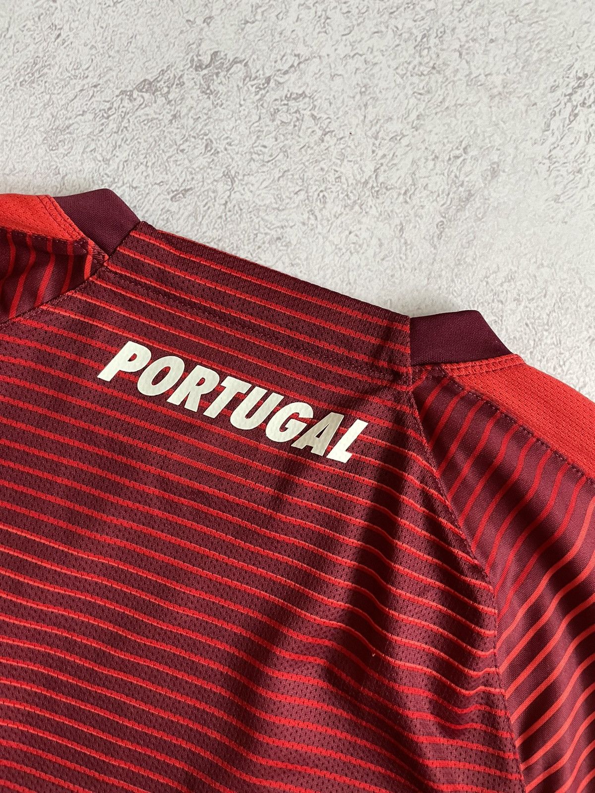 Vintage Nike Portugal 2016/2017 Pre-Match Flash Soccer Jersey M Size US M / EU 48-50 / 2 - 7 Thumbnail