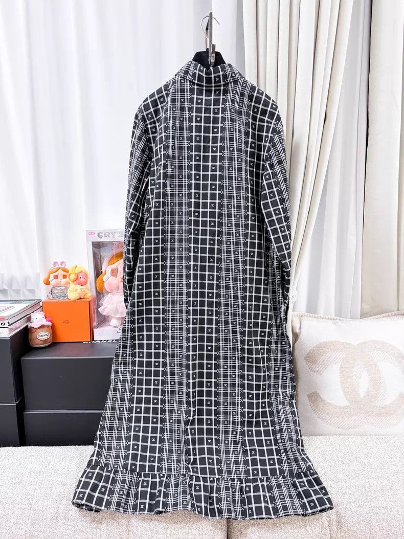 Chanel Chanel 23A handicraft workshop full black and white colour Size S / US 4 / IT 40 - 2 Thumbnail