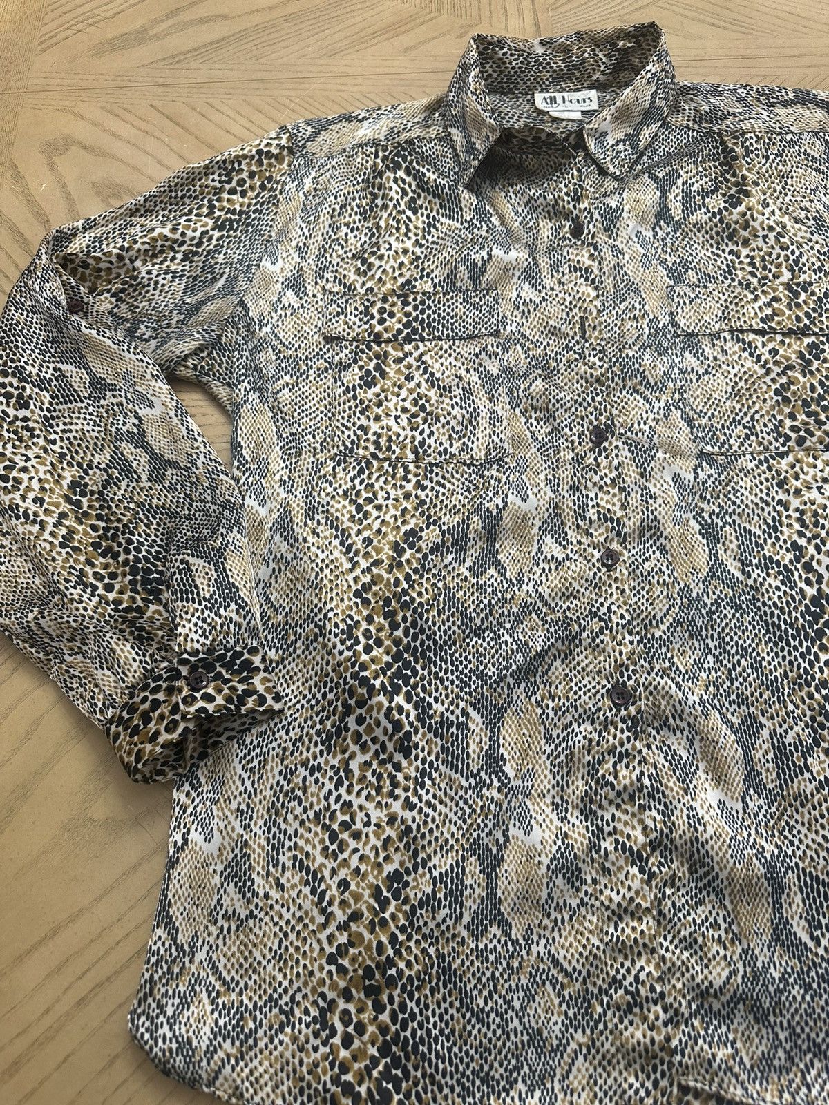 Other vintage women's button-up blouse features a snakeskin print Size L / US 10 / IT 46 - 3 Thumbnail
