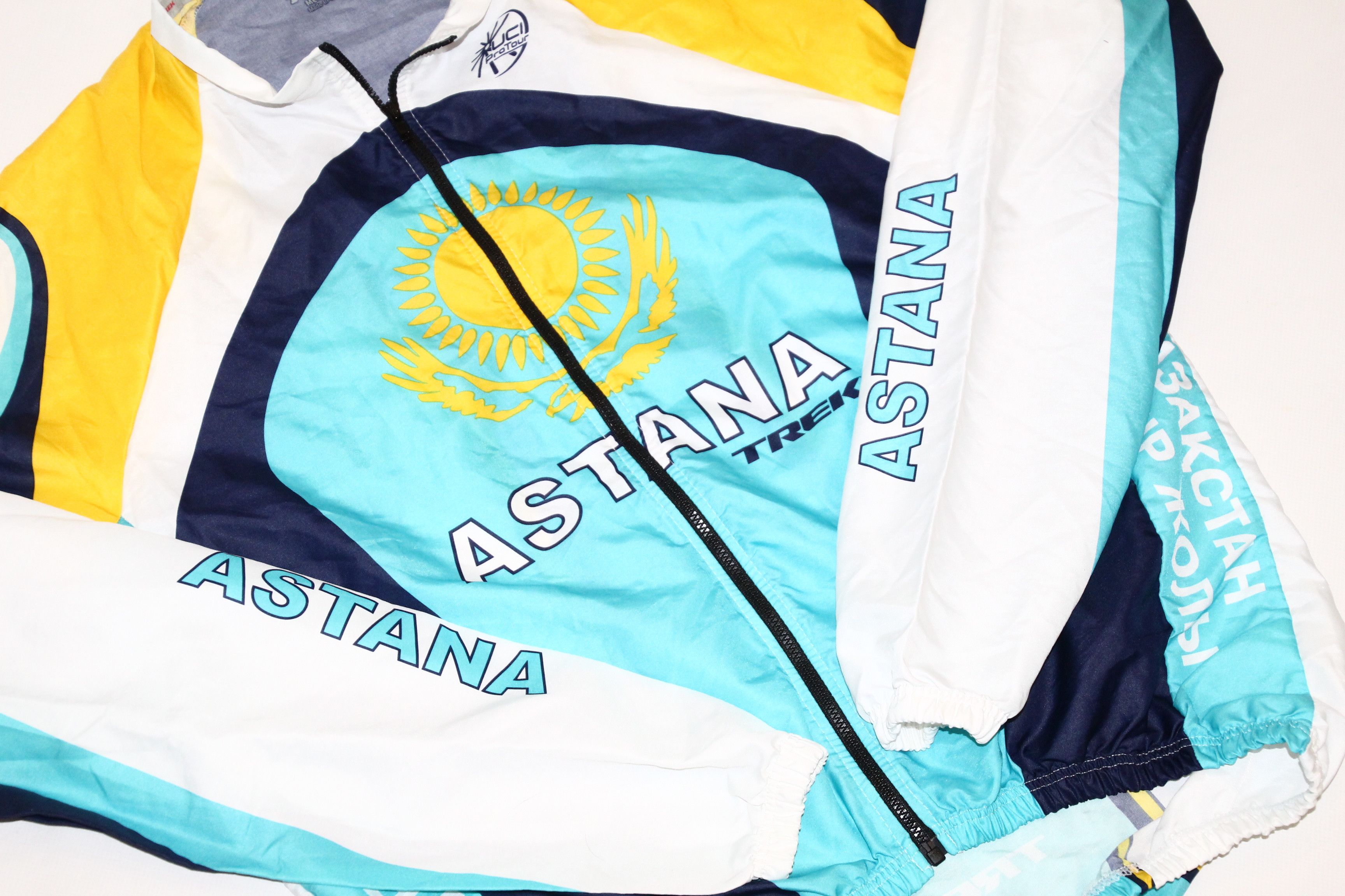 Other Trek Team Astana Cycling Jersey Windbreaker Jacket Size US M / EU 48-50 / 2 - 3 Thumbnail