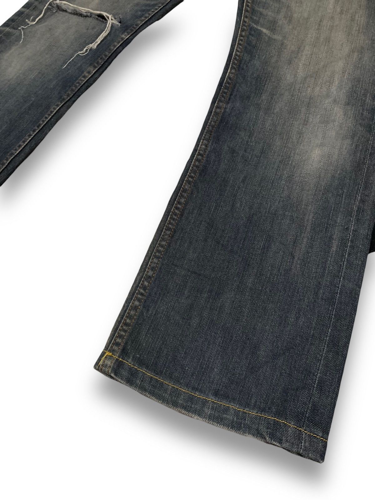 Undercover × Uniqlo Vintage Y2K Uniqlo UJ Faded Straight Leg Distressed Jeans Size US 29 - 12 Thumbnail
