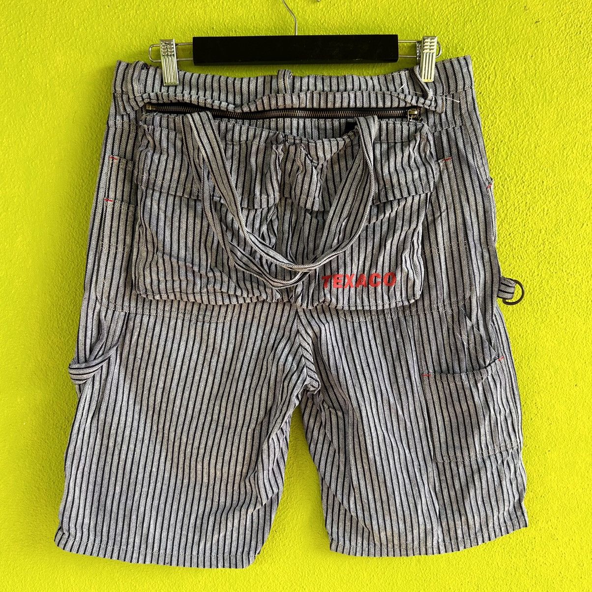 Other Vintage Texaco Carpenter Short with Detachable Bag Size US 32 / EU 48 - 1 Thumbnail