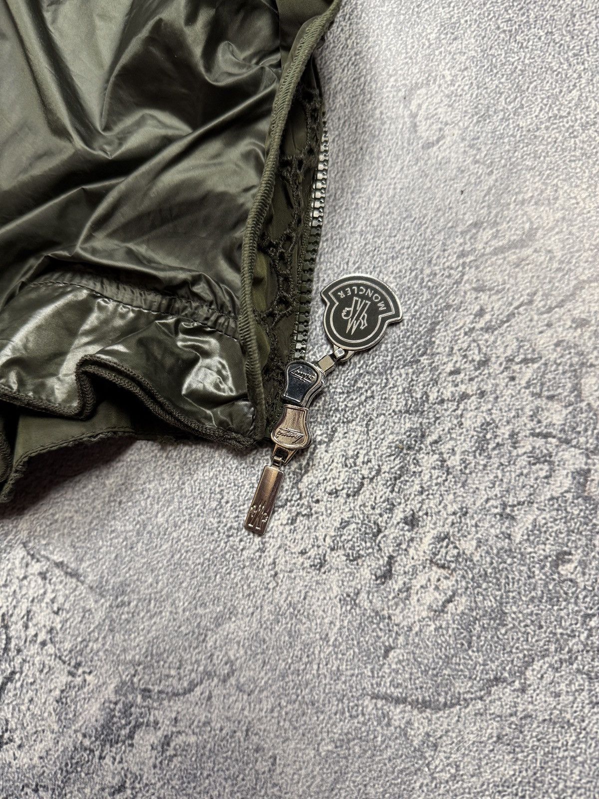 Moncler Moncler Metal Logo Vintage Pattern Jacket Size M / US 6-8 / IT 42-44 - 12 Thumbnail