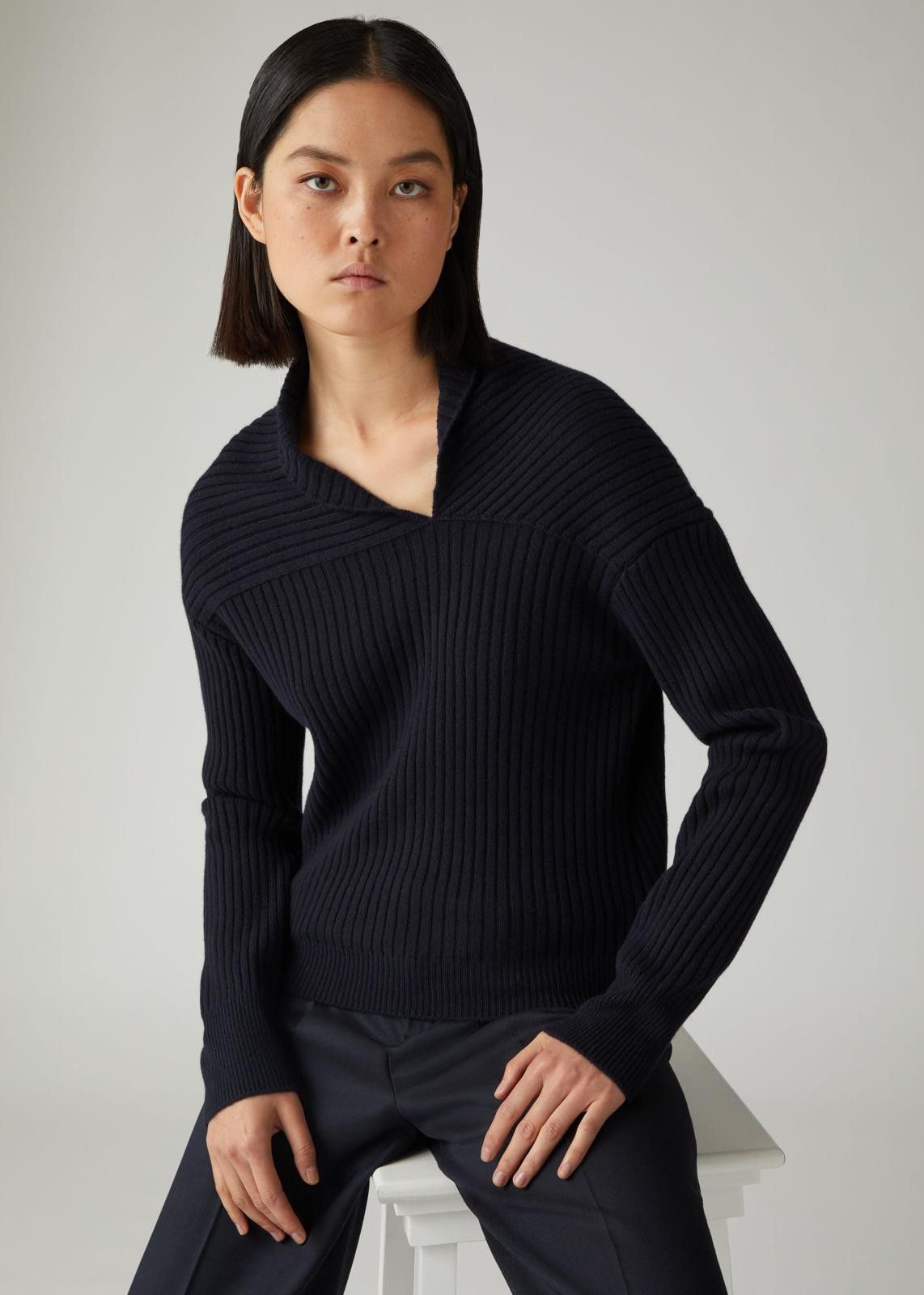 Loro Piana o1srvl11e0125 Mellbreak V-Neck Sweater in Navy Blue Size M / US 6-8 / IT 42-44 - 2 Thumbnail