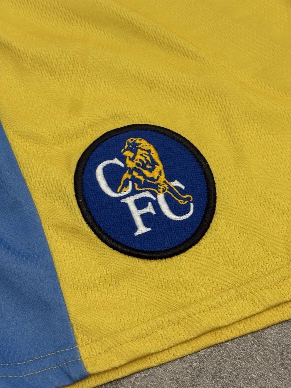Umbro Vintage Umbro Chelsea 1996/97 Away Football Shorts Size US 32 / EU 48 - 6 Thumbnail
